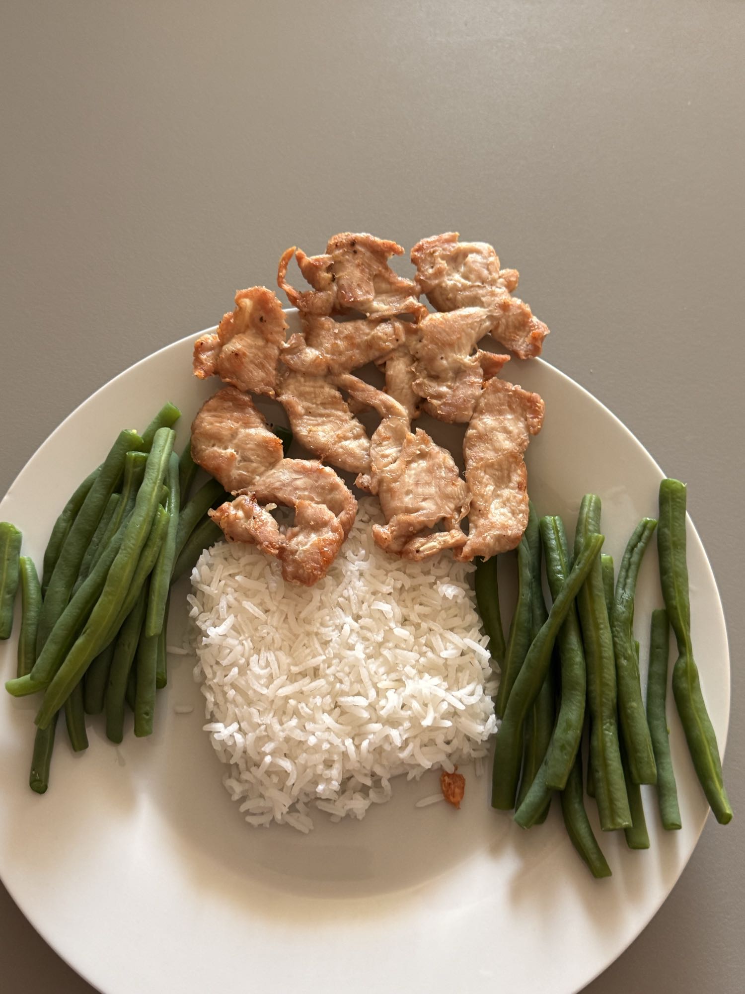 Pui cu orez și fasole verde