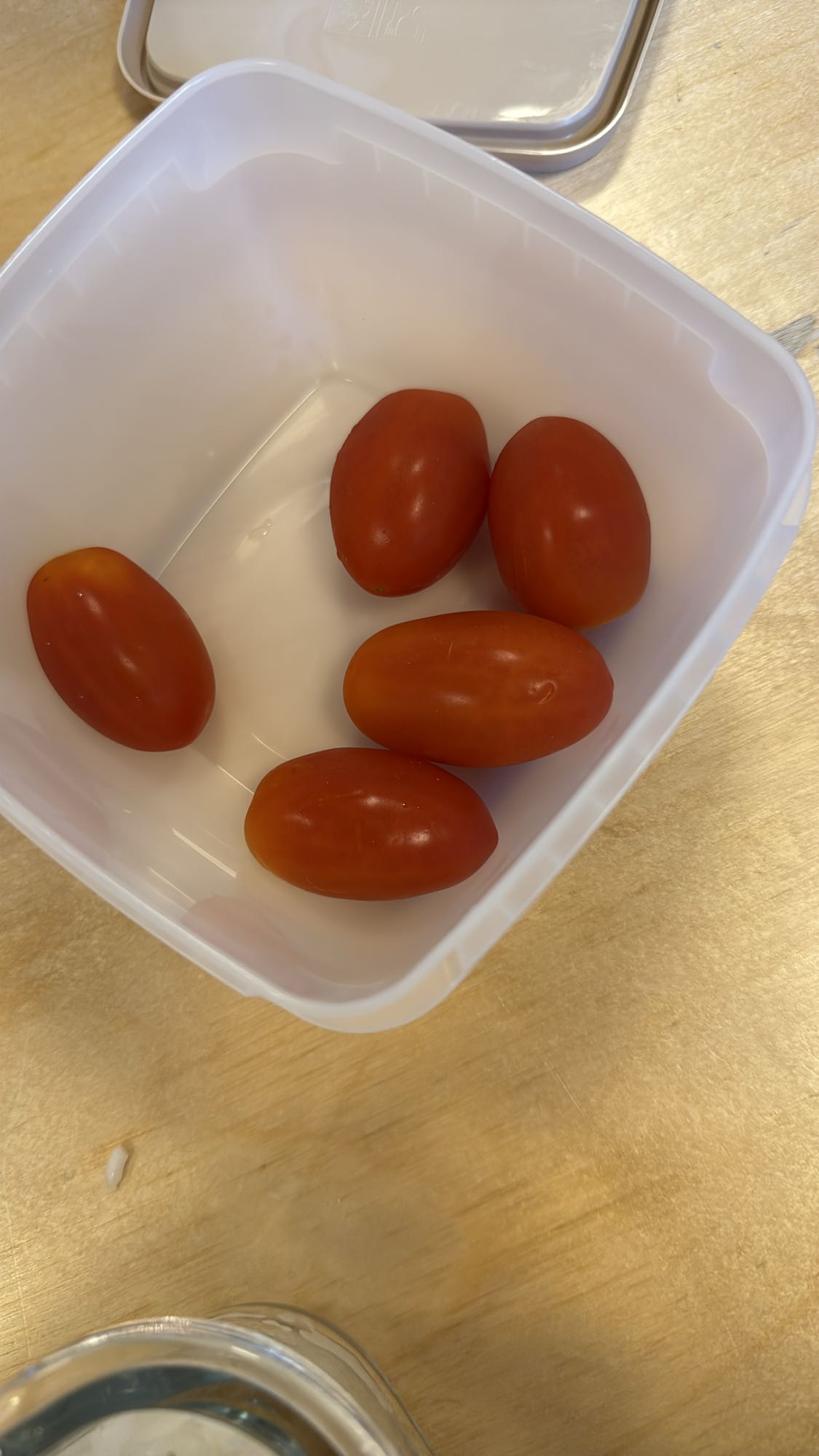 Körsbärstomater i burk