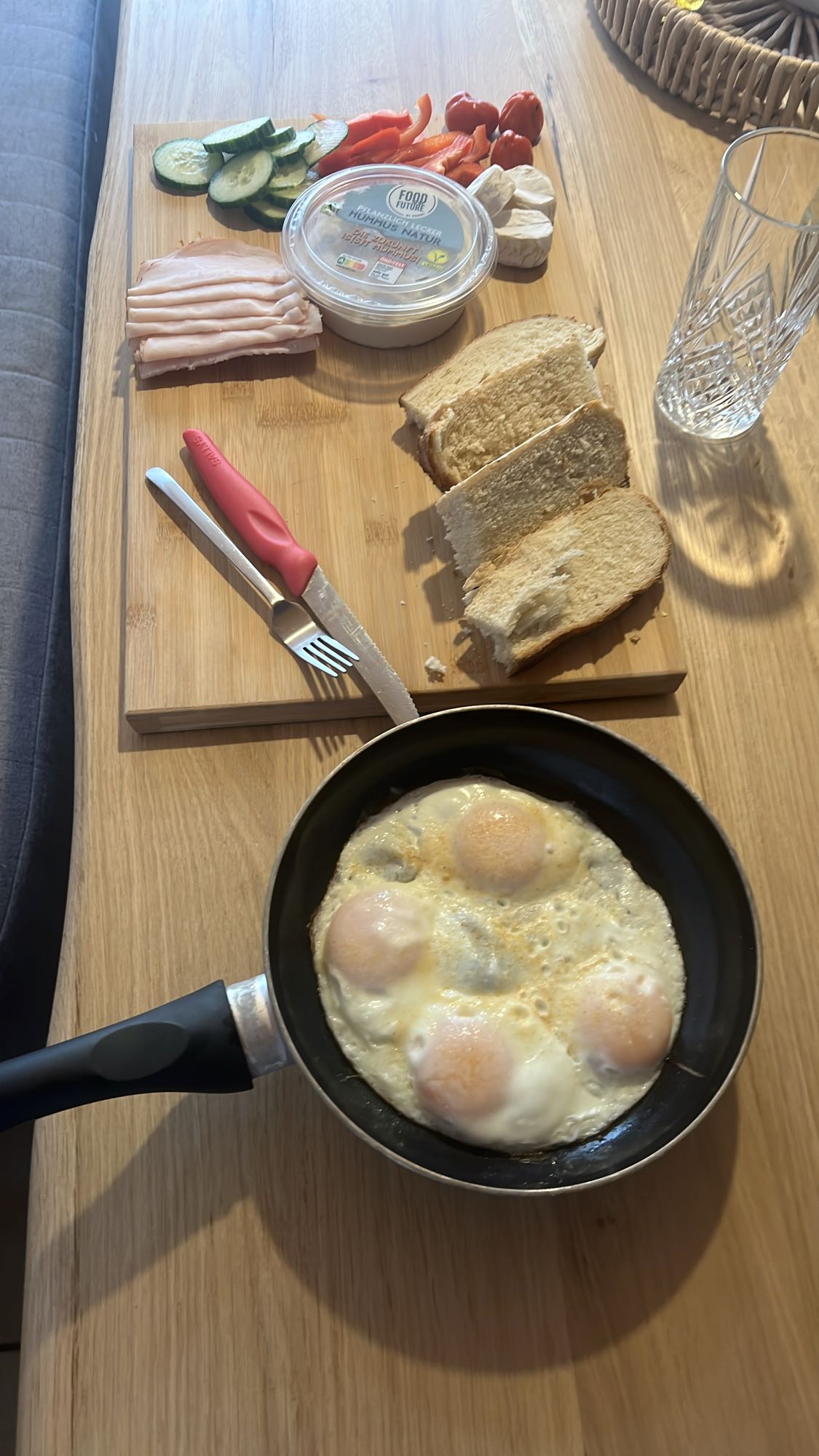 Ontbijtplank met eieren