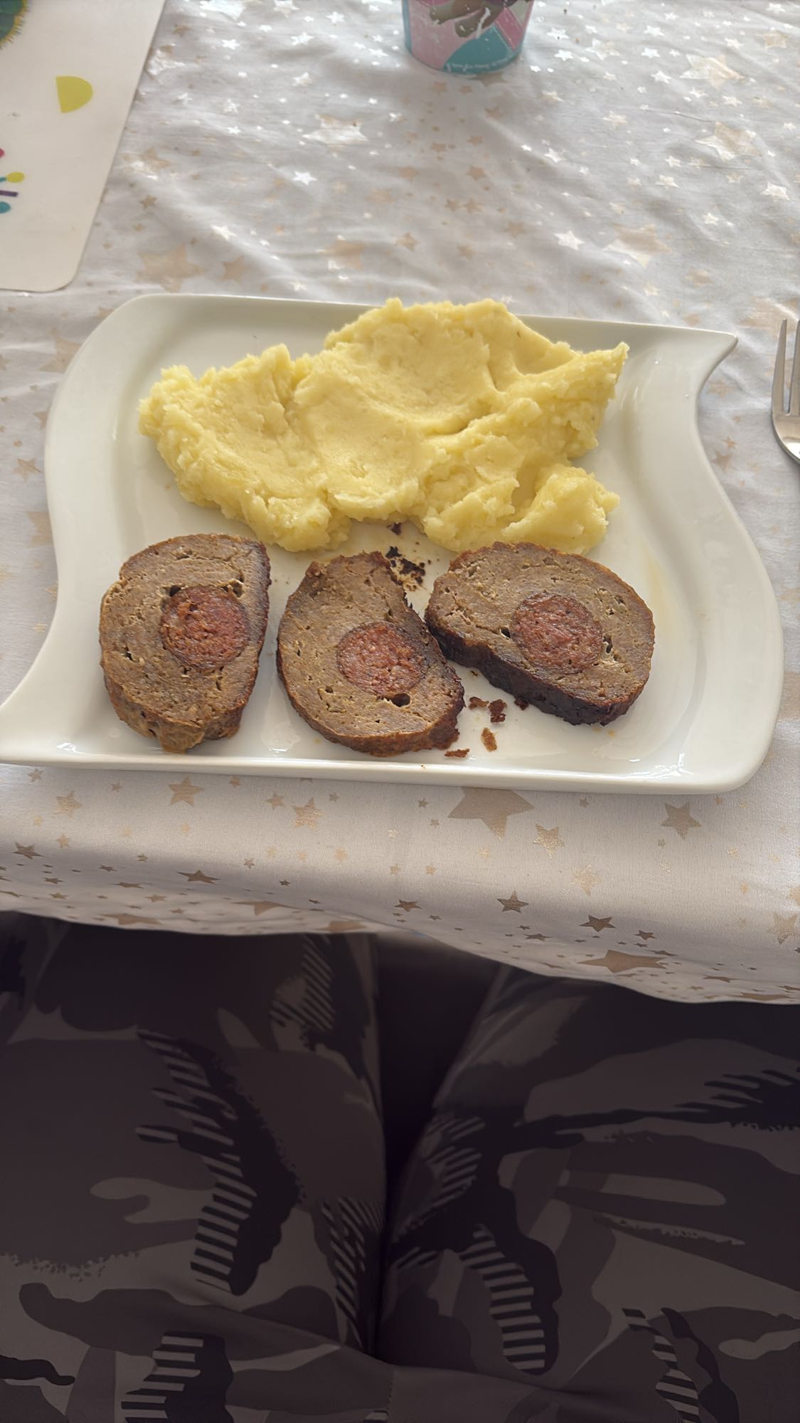 Hústekercs krumplipürével