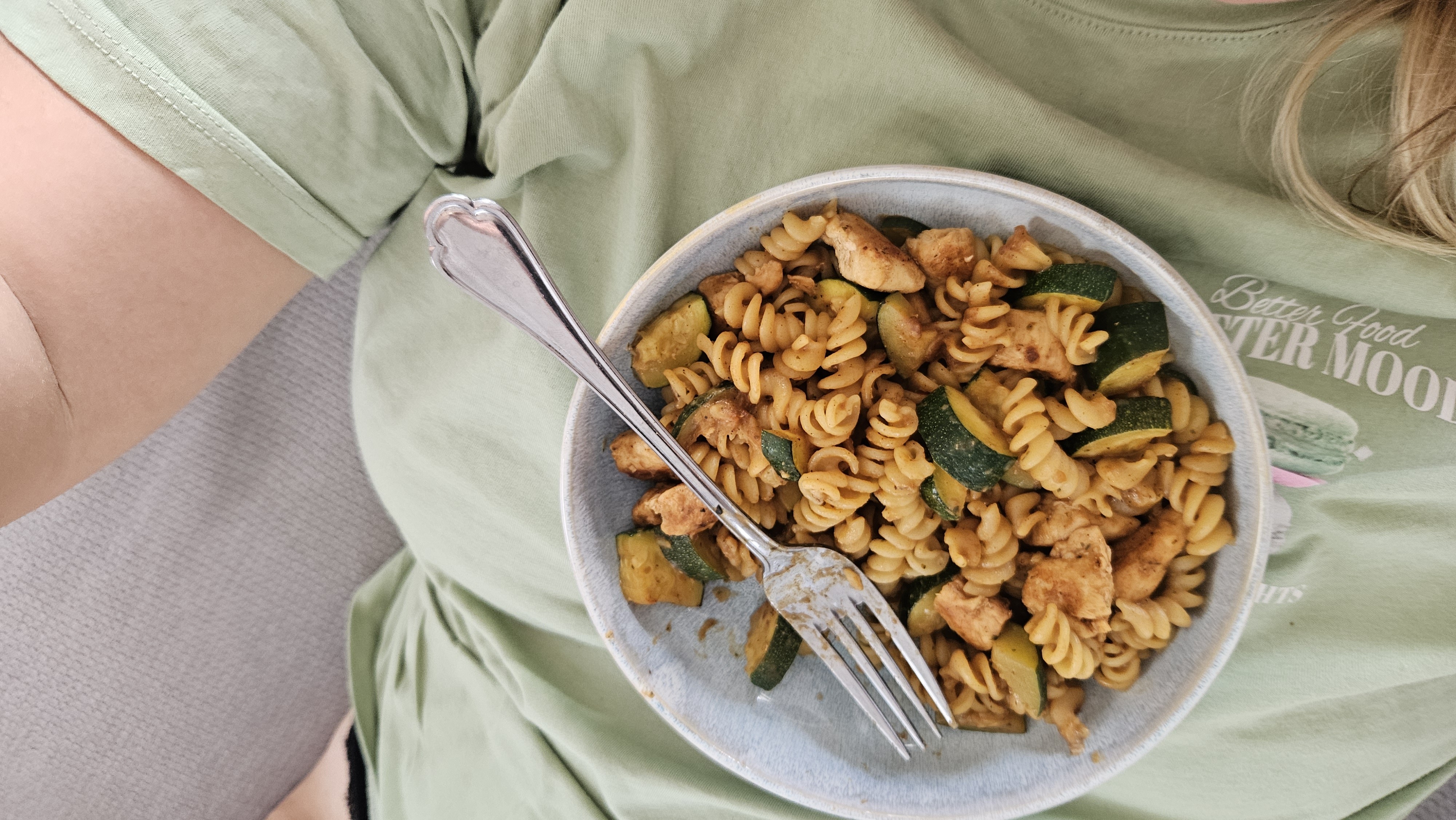 Hähnchen-Pasta mit Zucchini