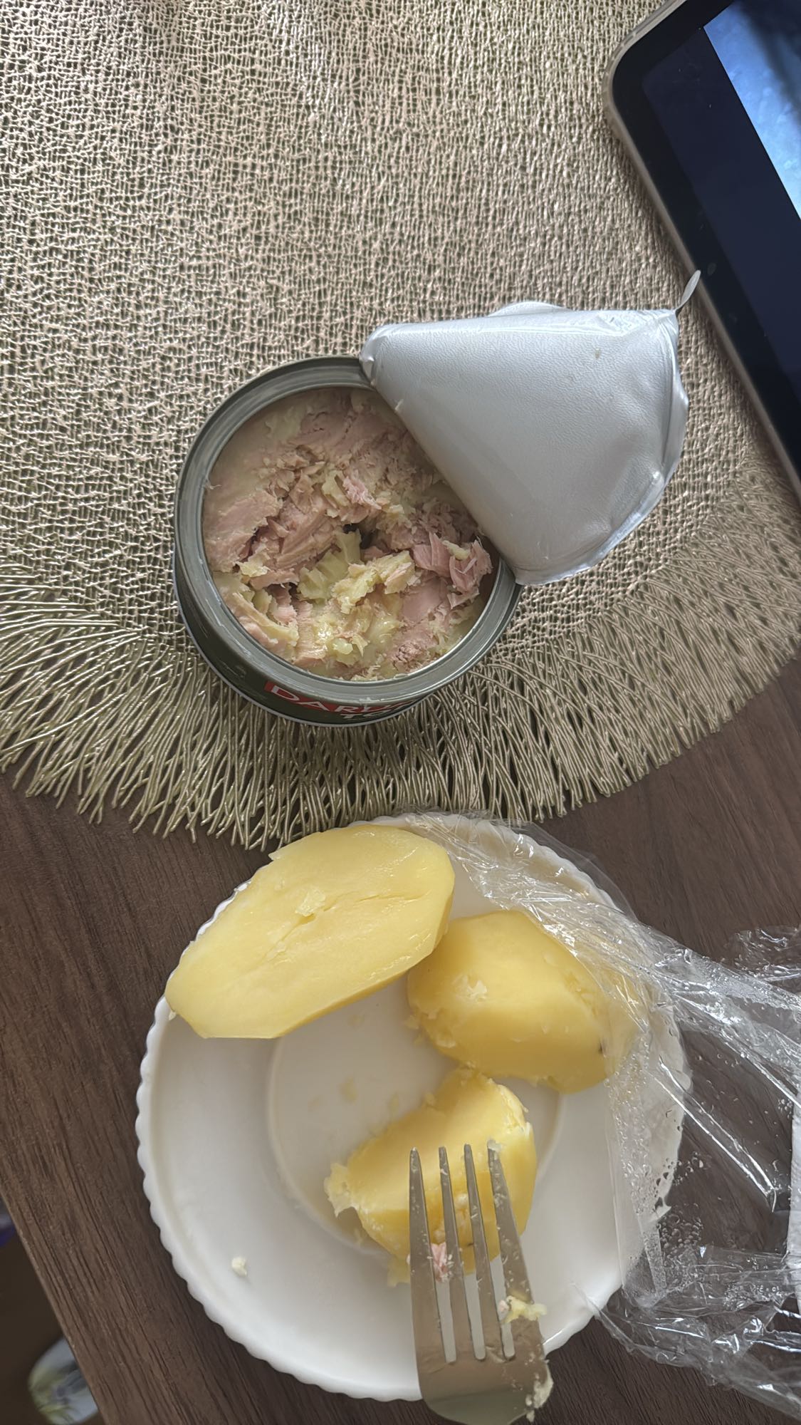Картофель с консервированным тунцом