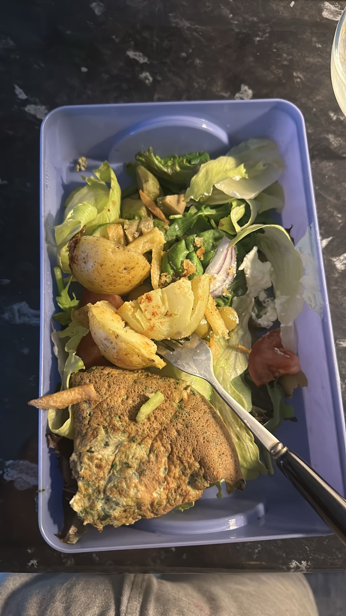 Omelett med potatissallad