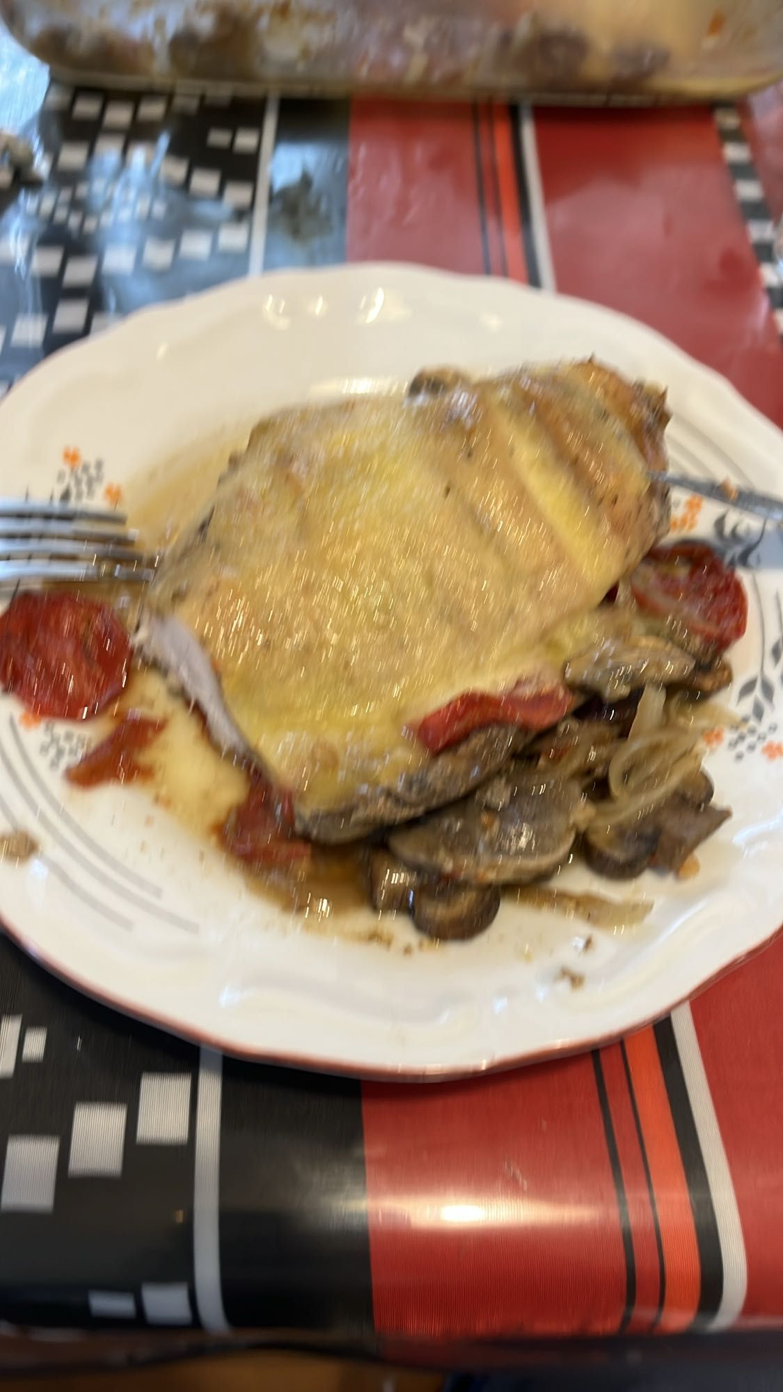 Печено пиле с гъби