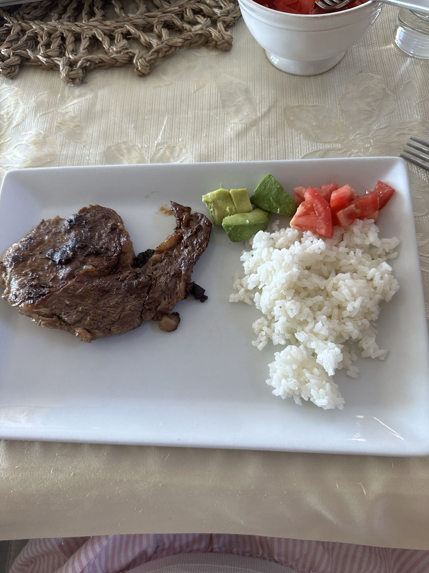 Carne con arroz y vegetales