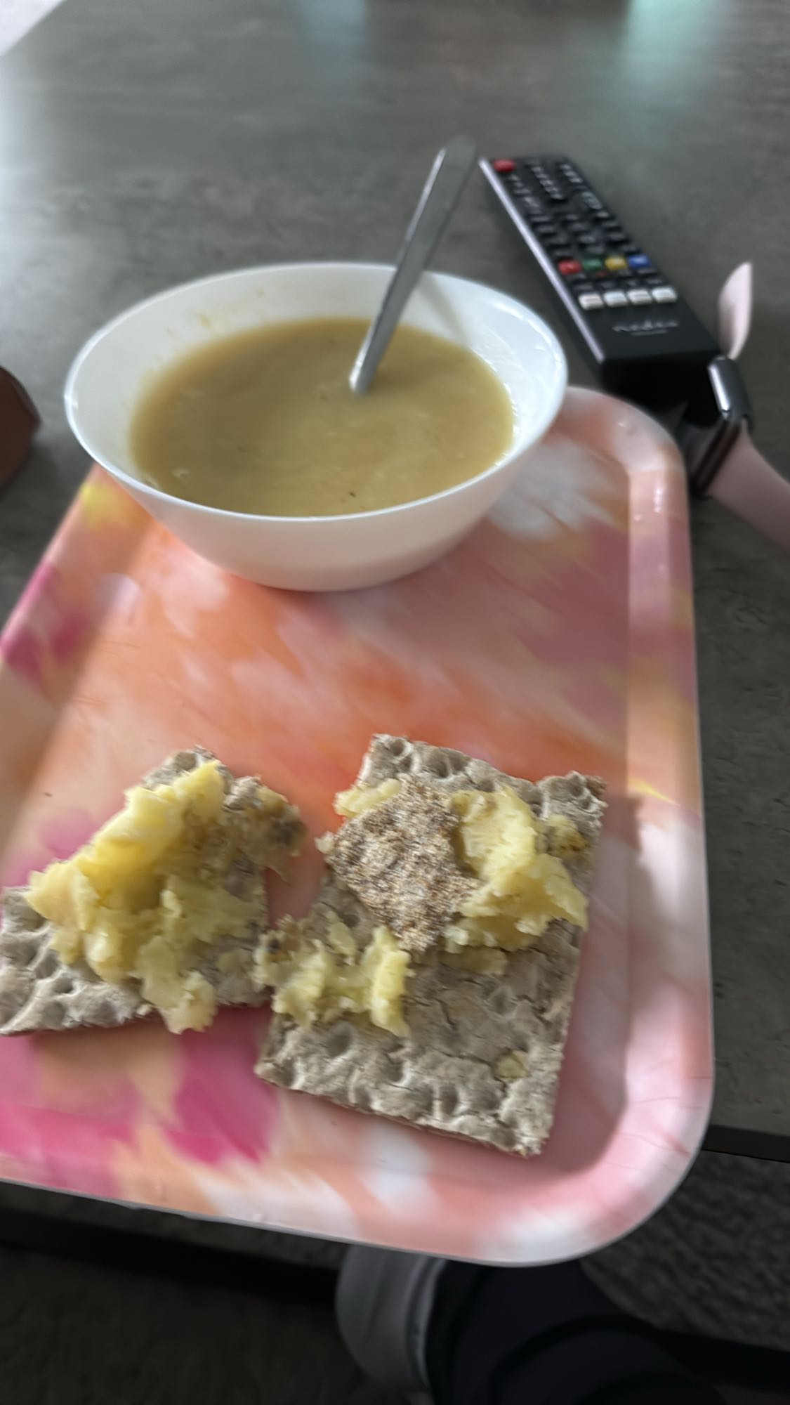 Soppa med knäckebröd