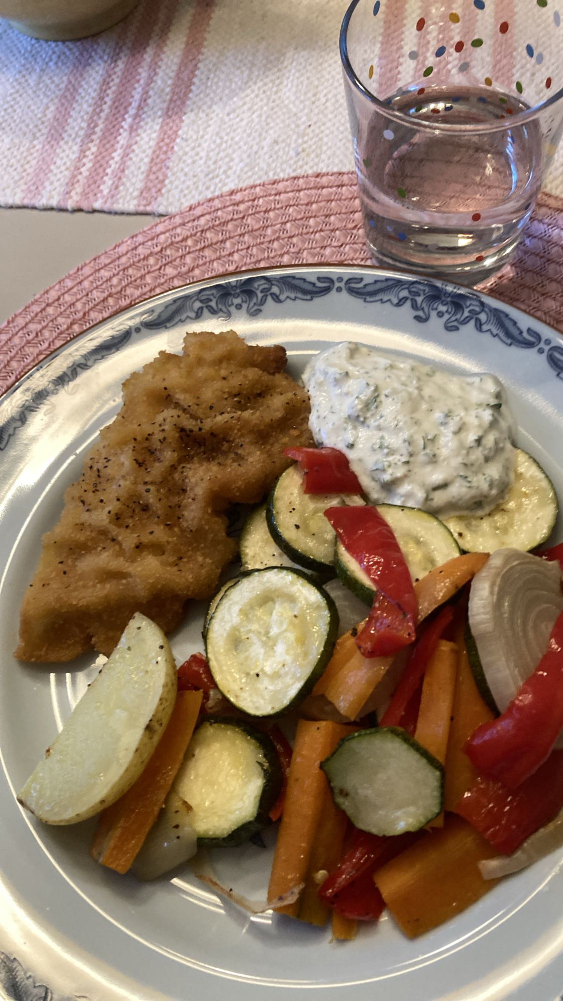 Panerad fisk med grönsaker