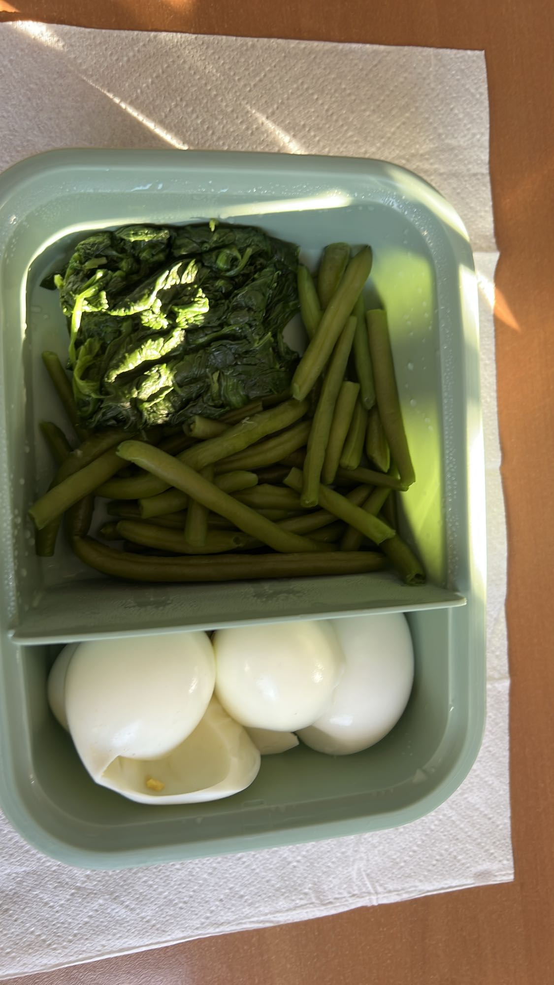 Haşlanmış Yumurta ve Sebze