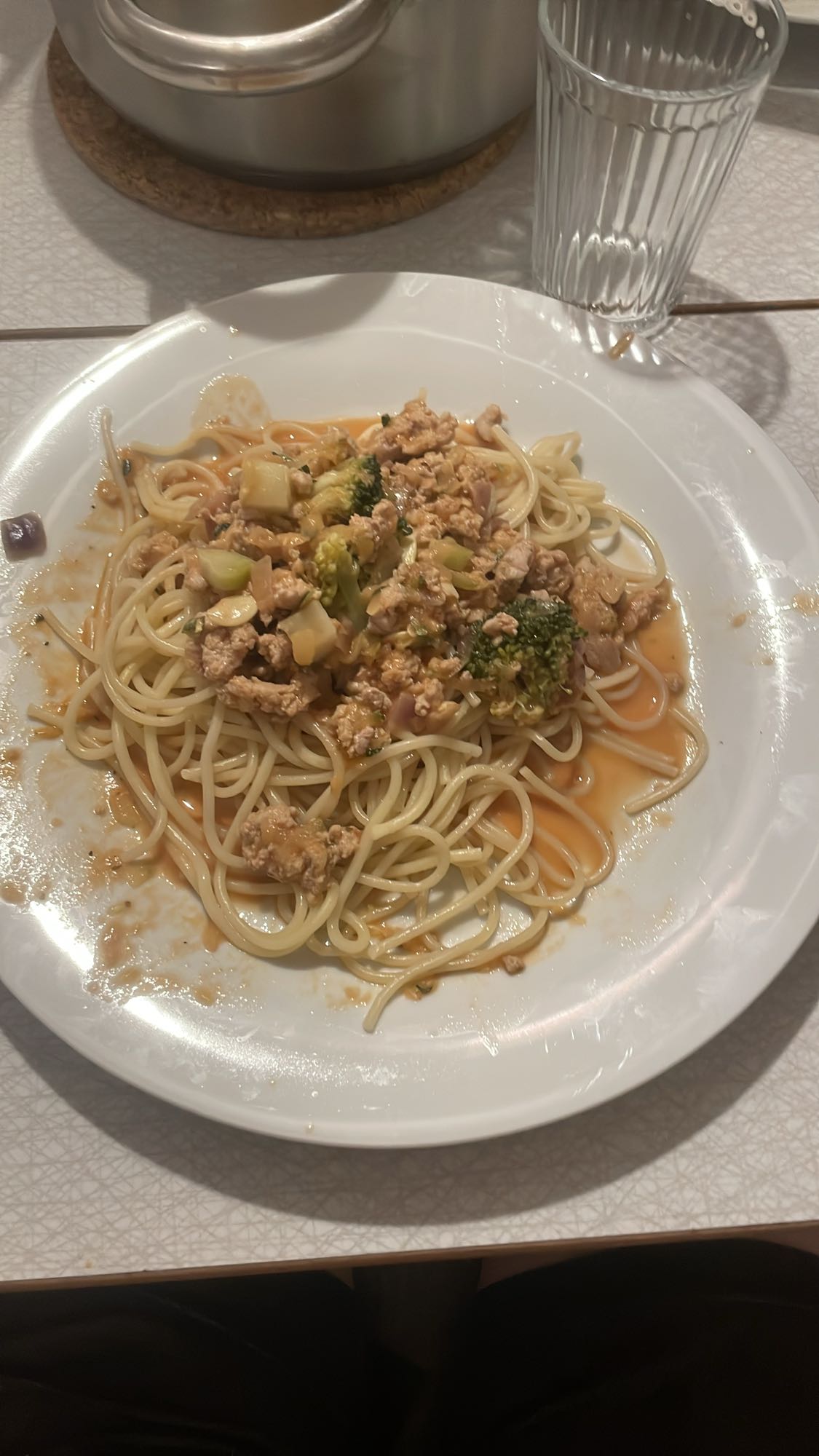 Spagetti med kycklingröra
