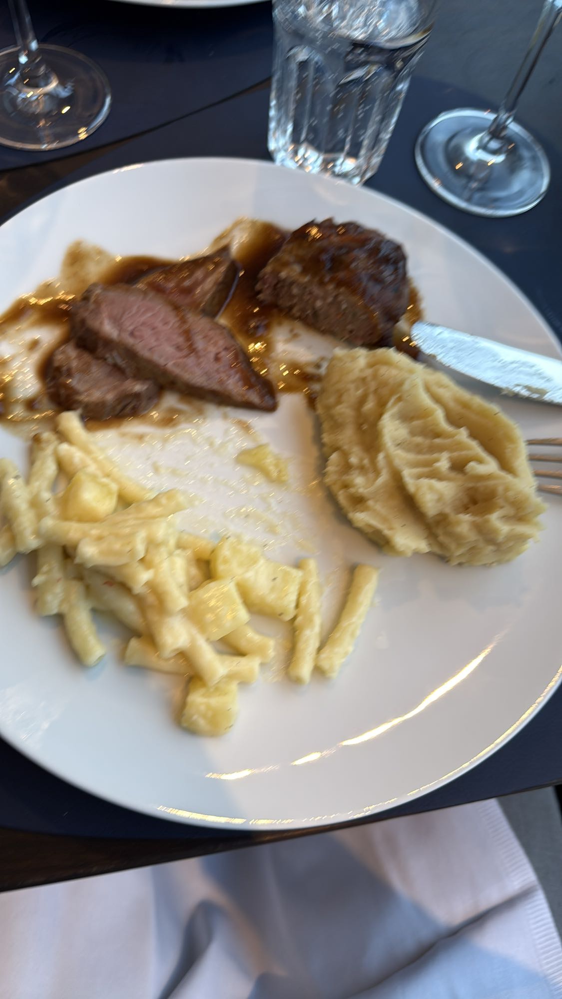 Rindfleisch mit Beilagen