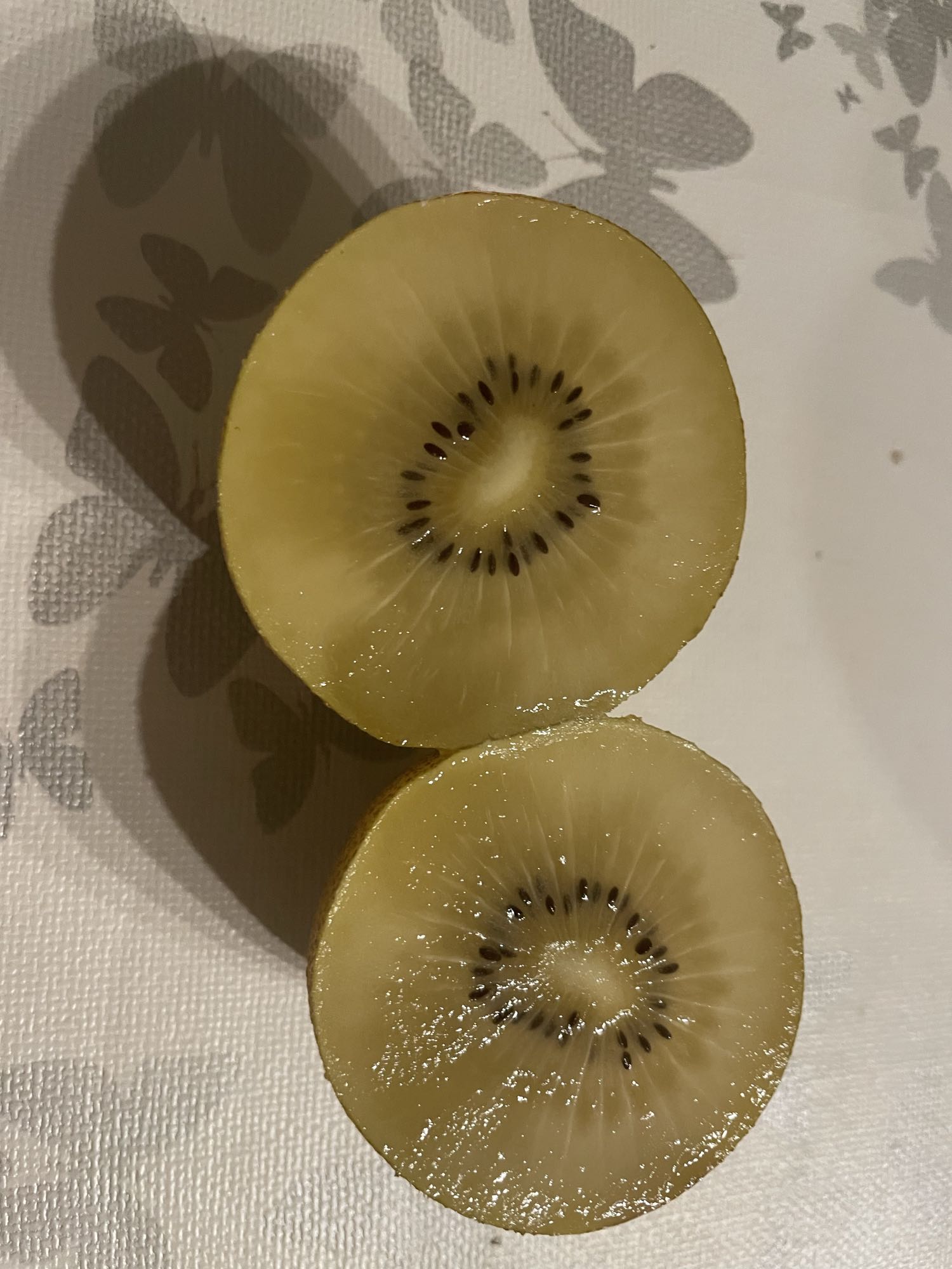 Goldene Kiwihälften