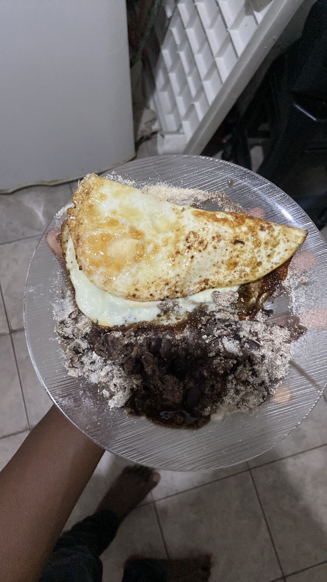 Ovo, feijão e farinha