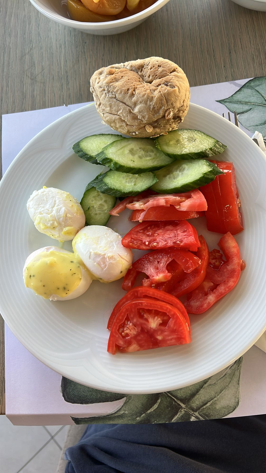 Śniadanie z warzywami i jajkiem