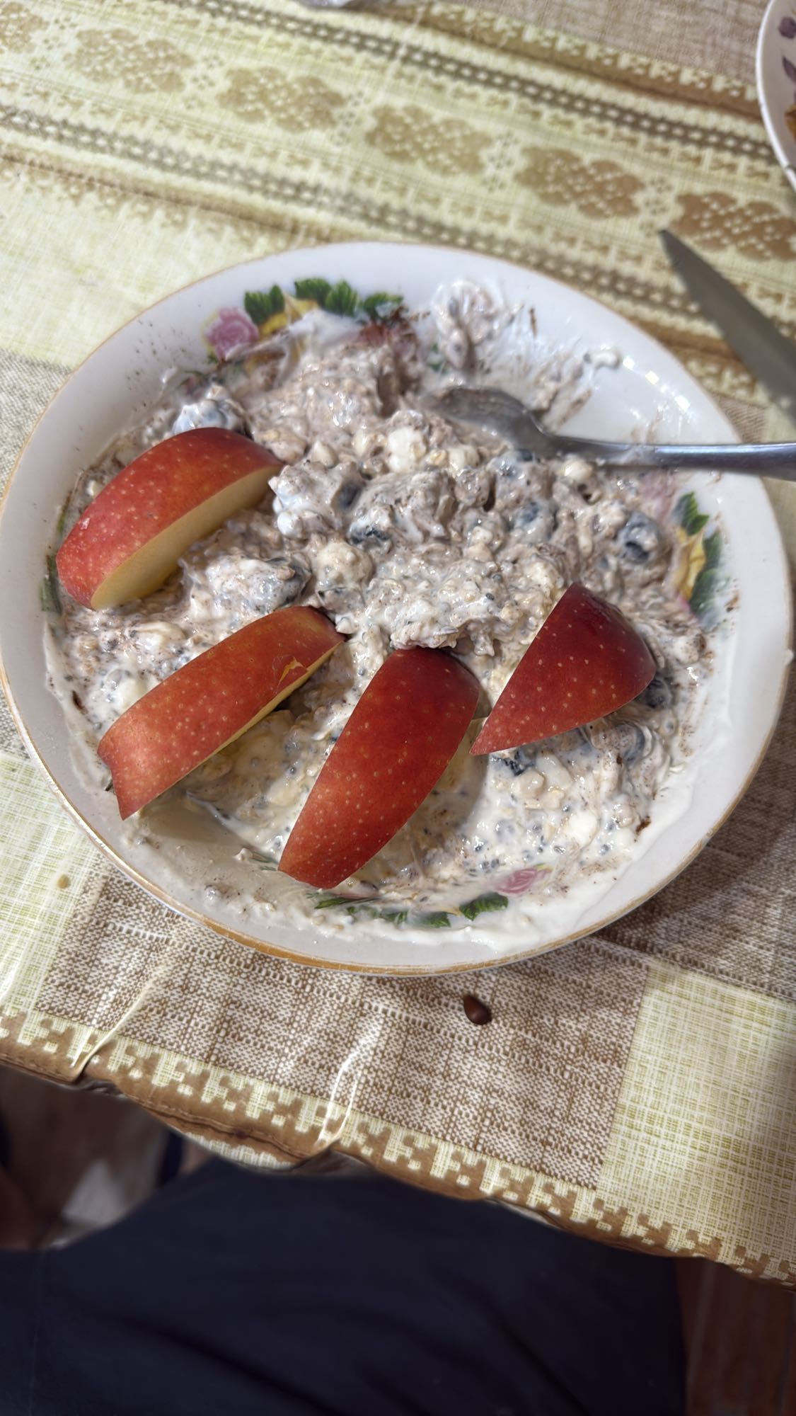 Musli cu mere și iaurt