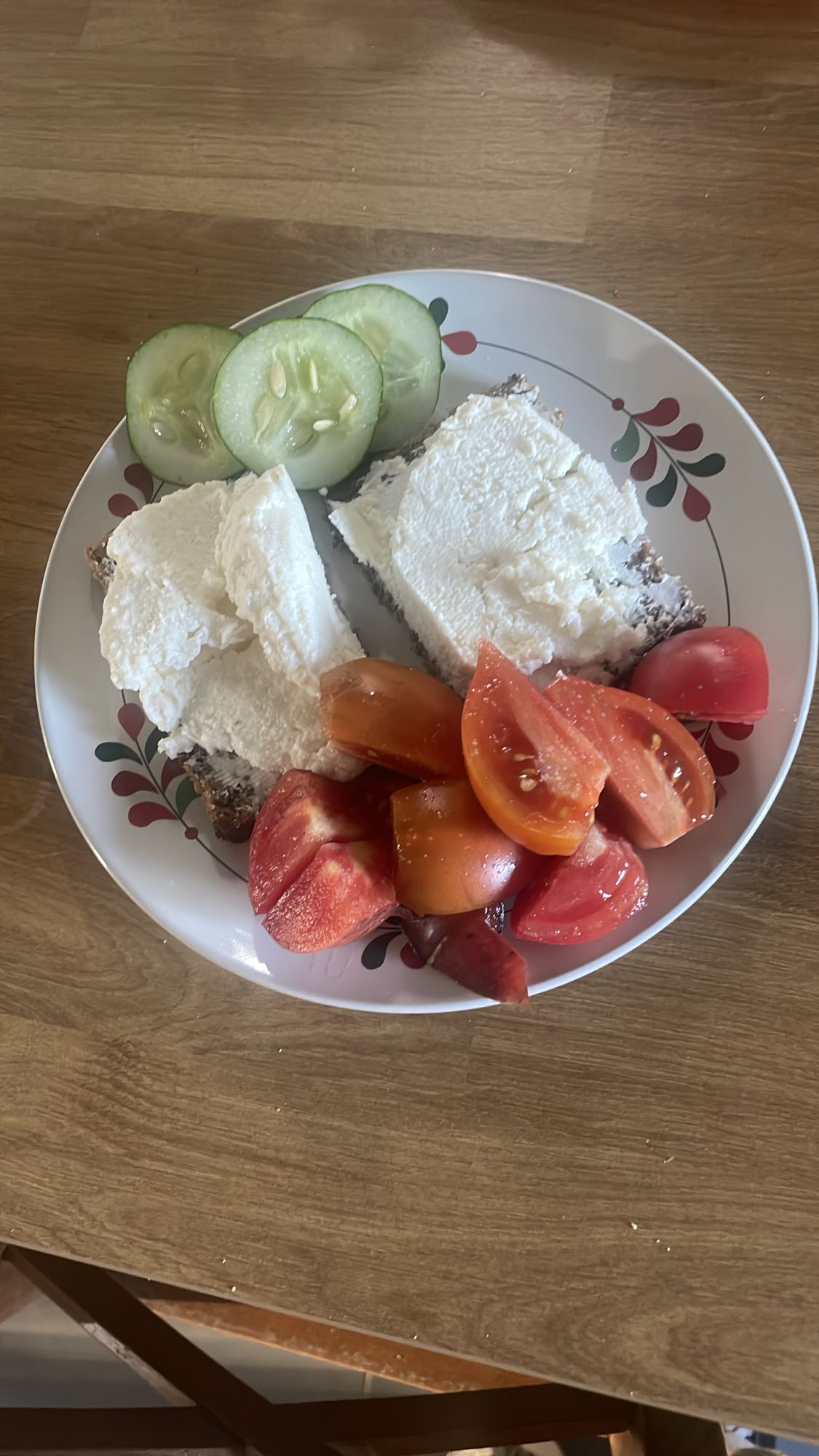 Kanapki z twarogiem i warzywami