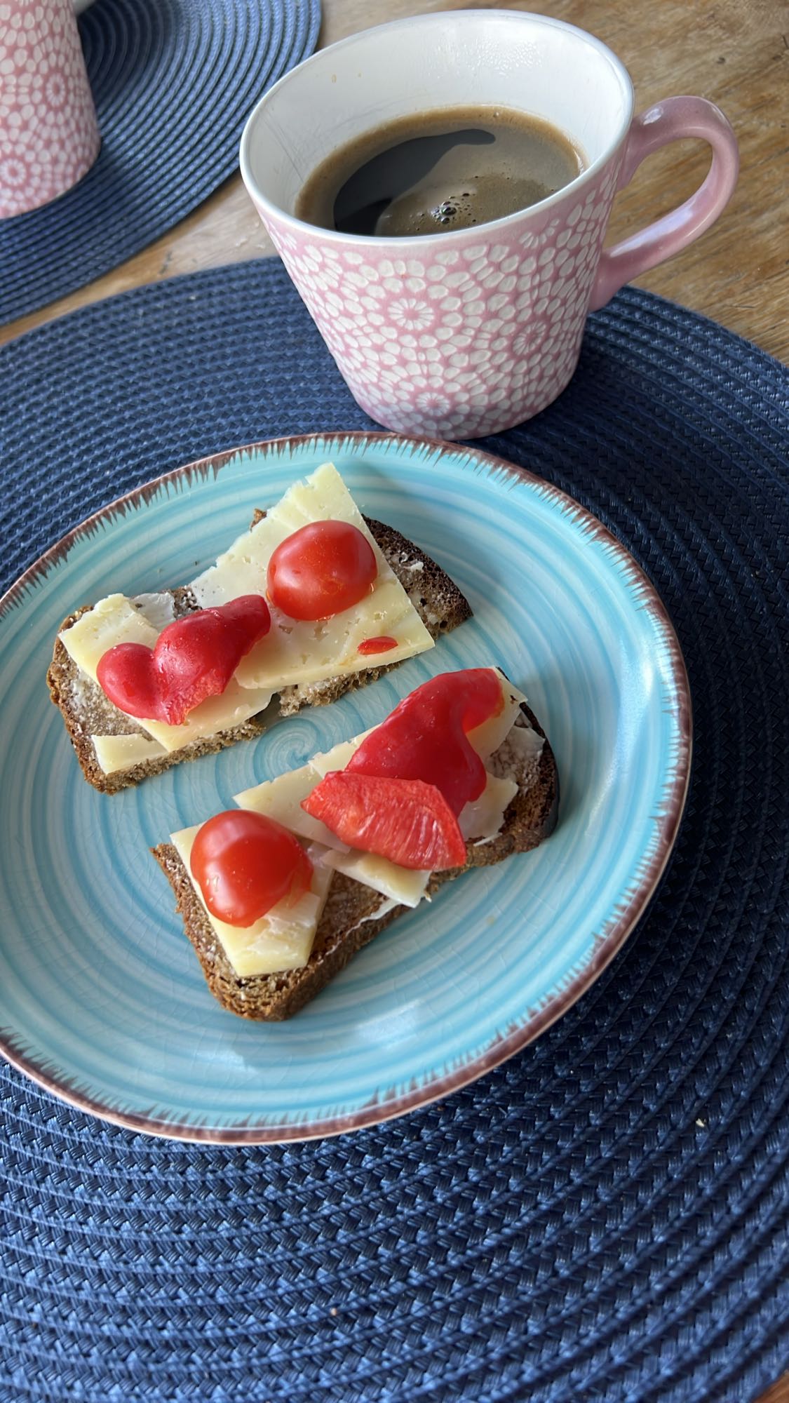 Ostsmörgås med grönsaker