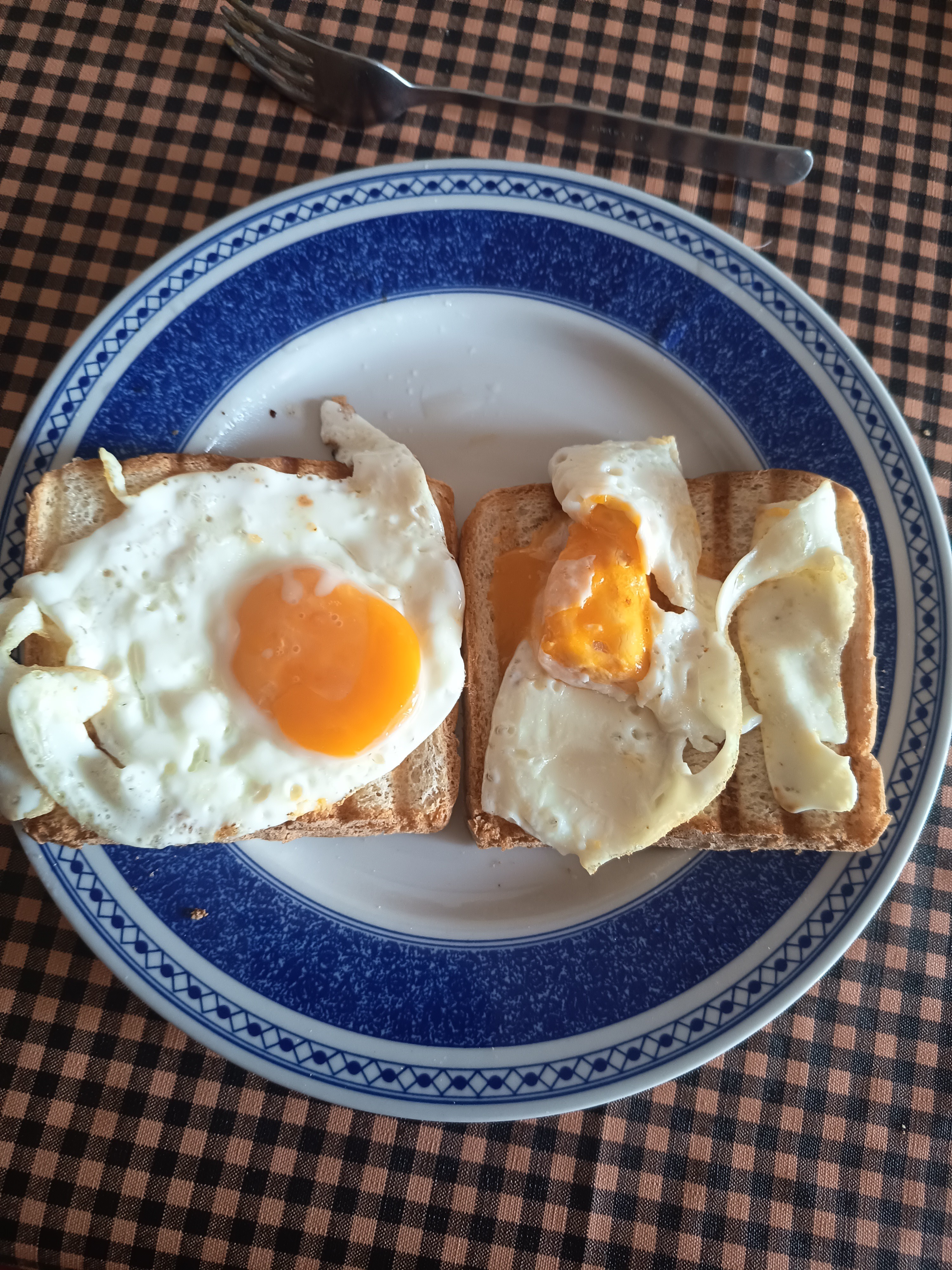 Tostadas con huevo frito