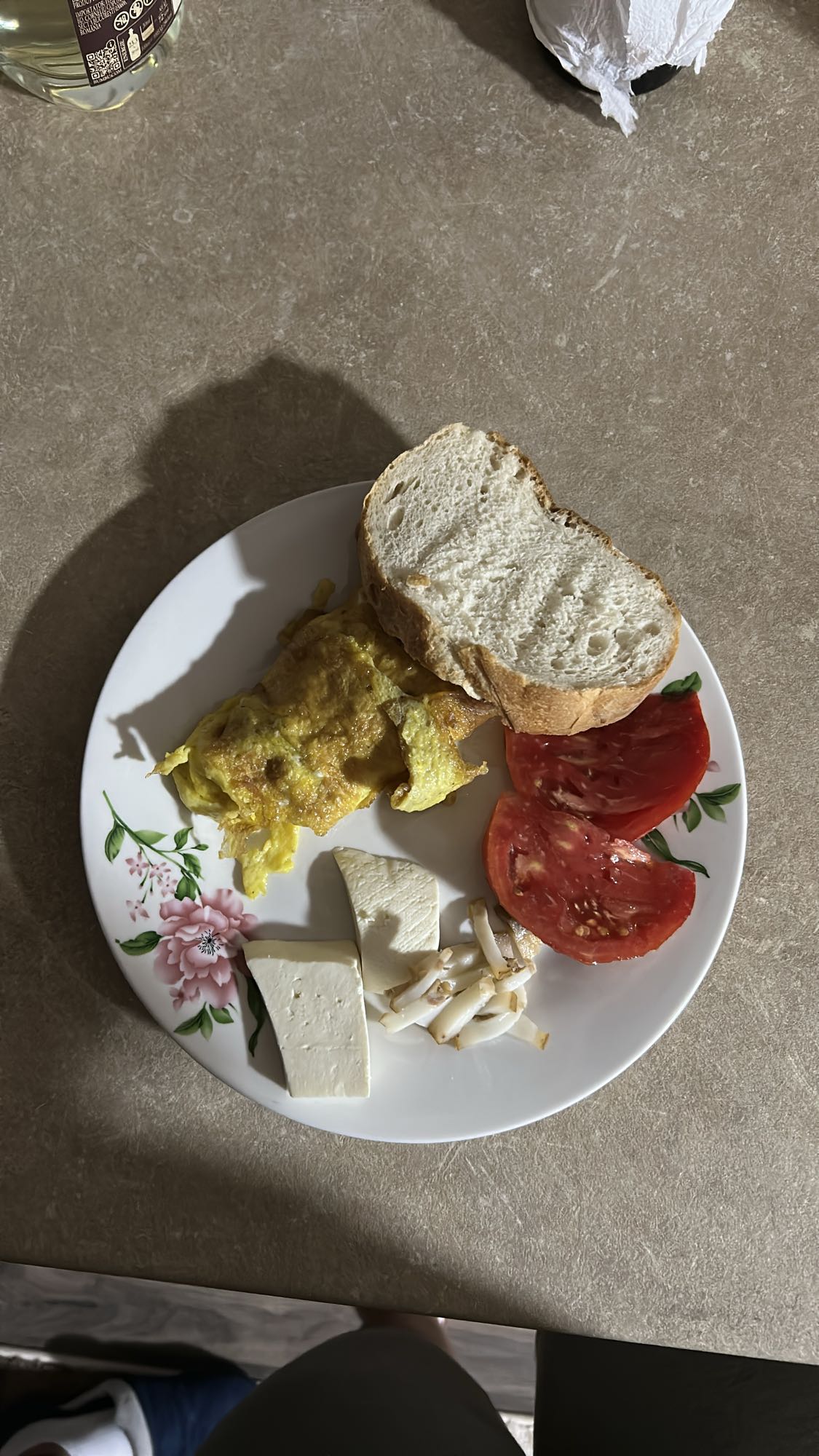 Mic dejun cu ou și brânză