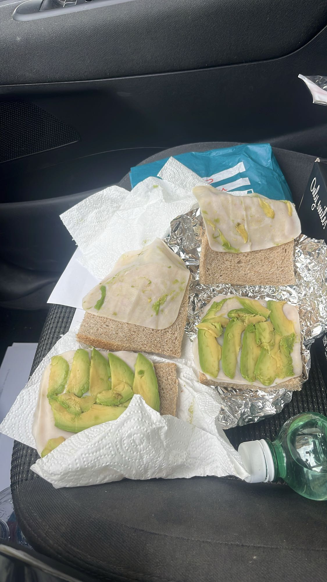 sándwich de pavo y aguacate