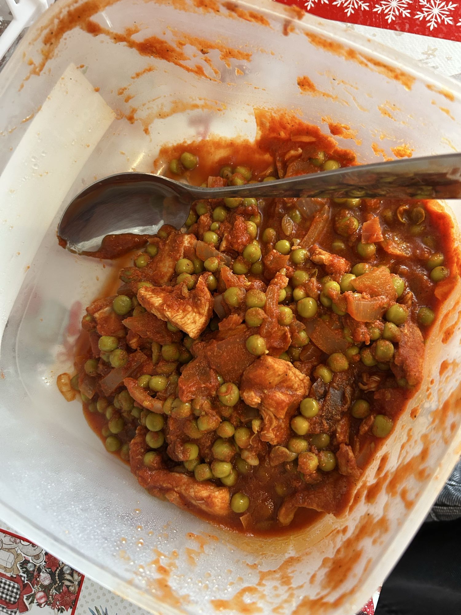 Mâncărica de mazăre cu piept de pui și roșii pasate