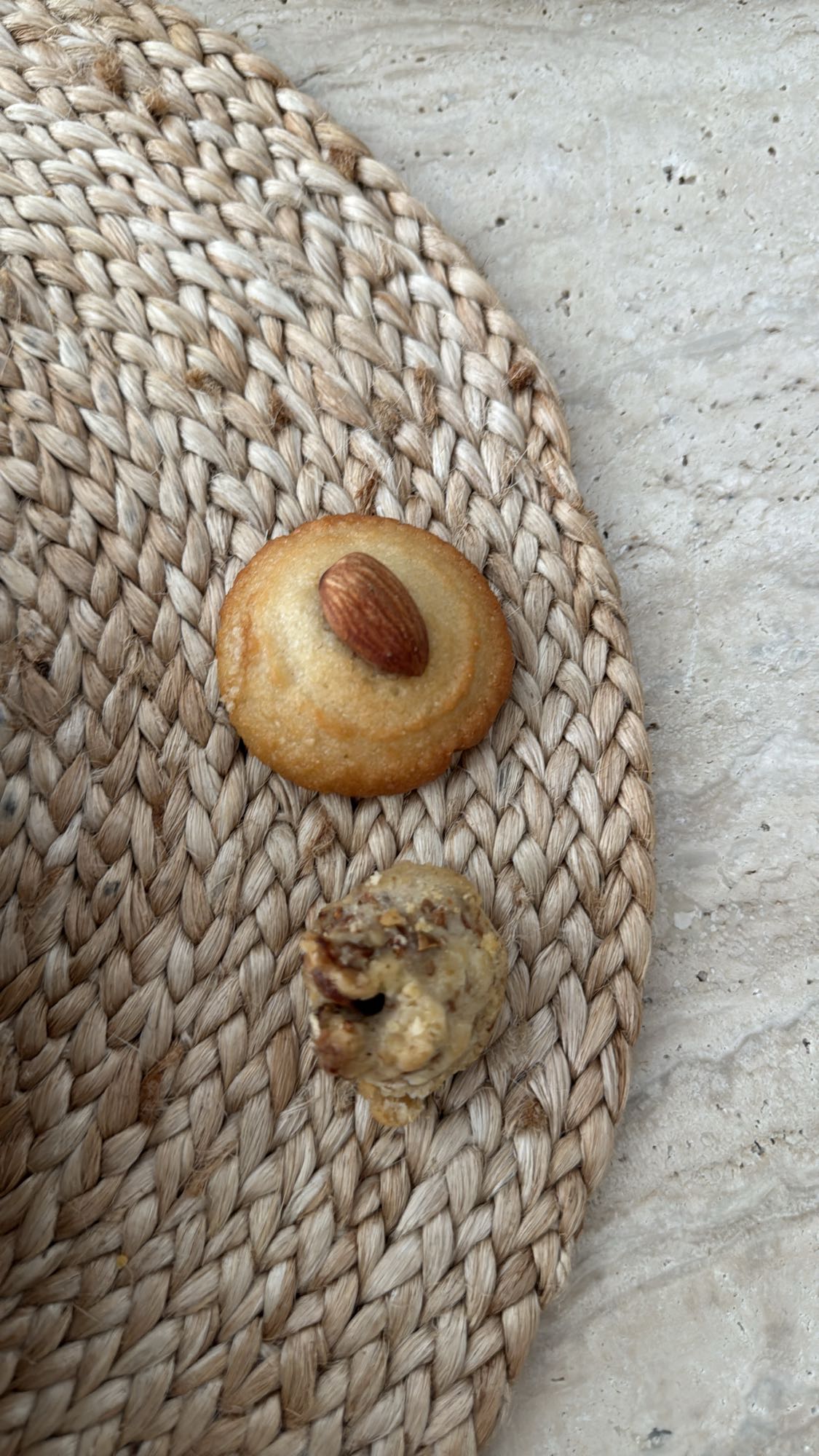 миндальное печенье и шарик