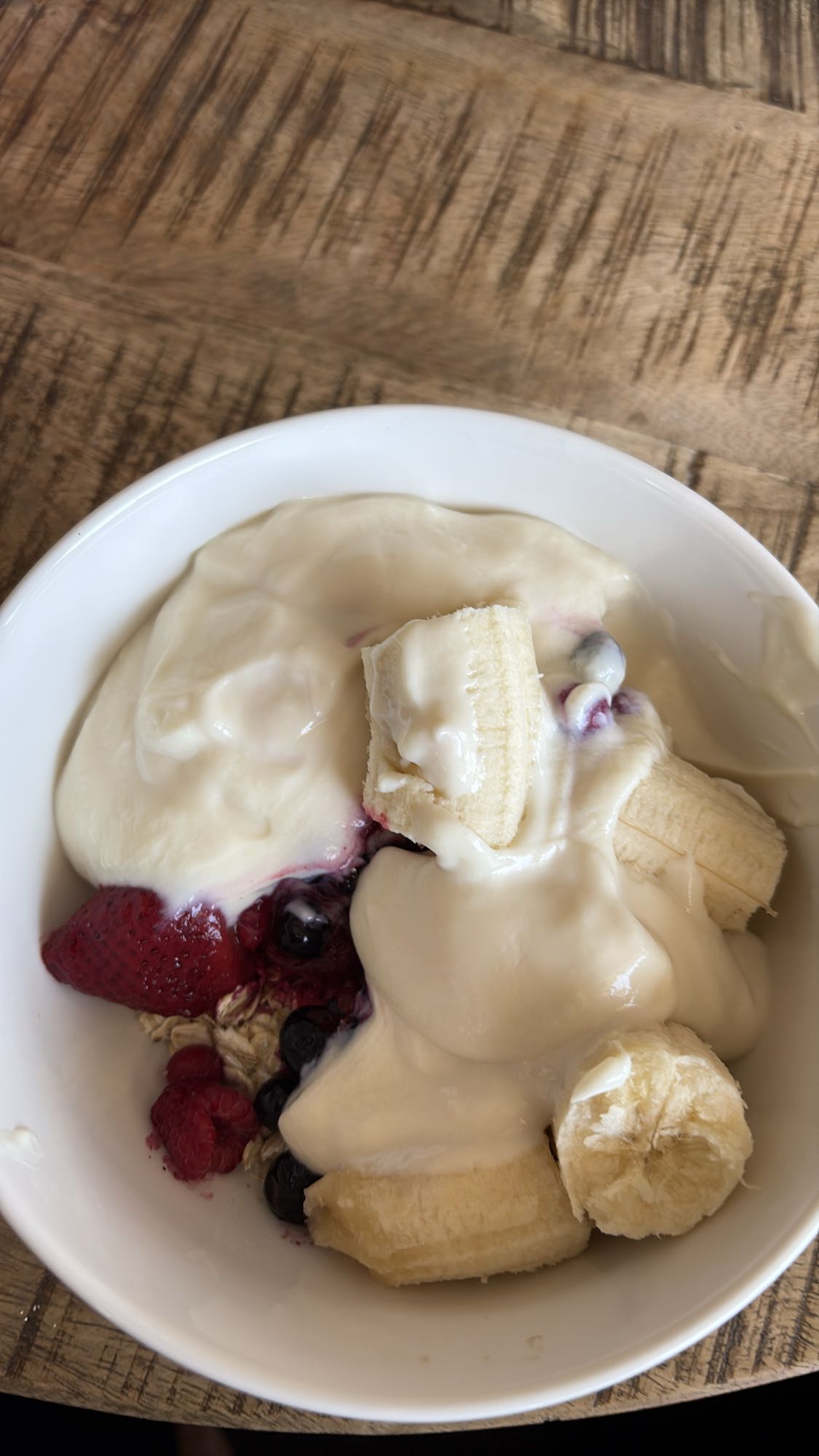 Yoghurt met fruit en muesli