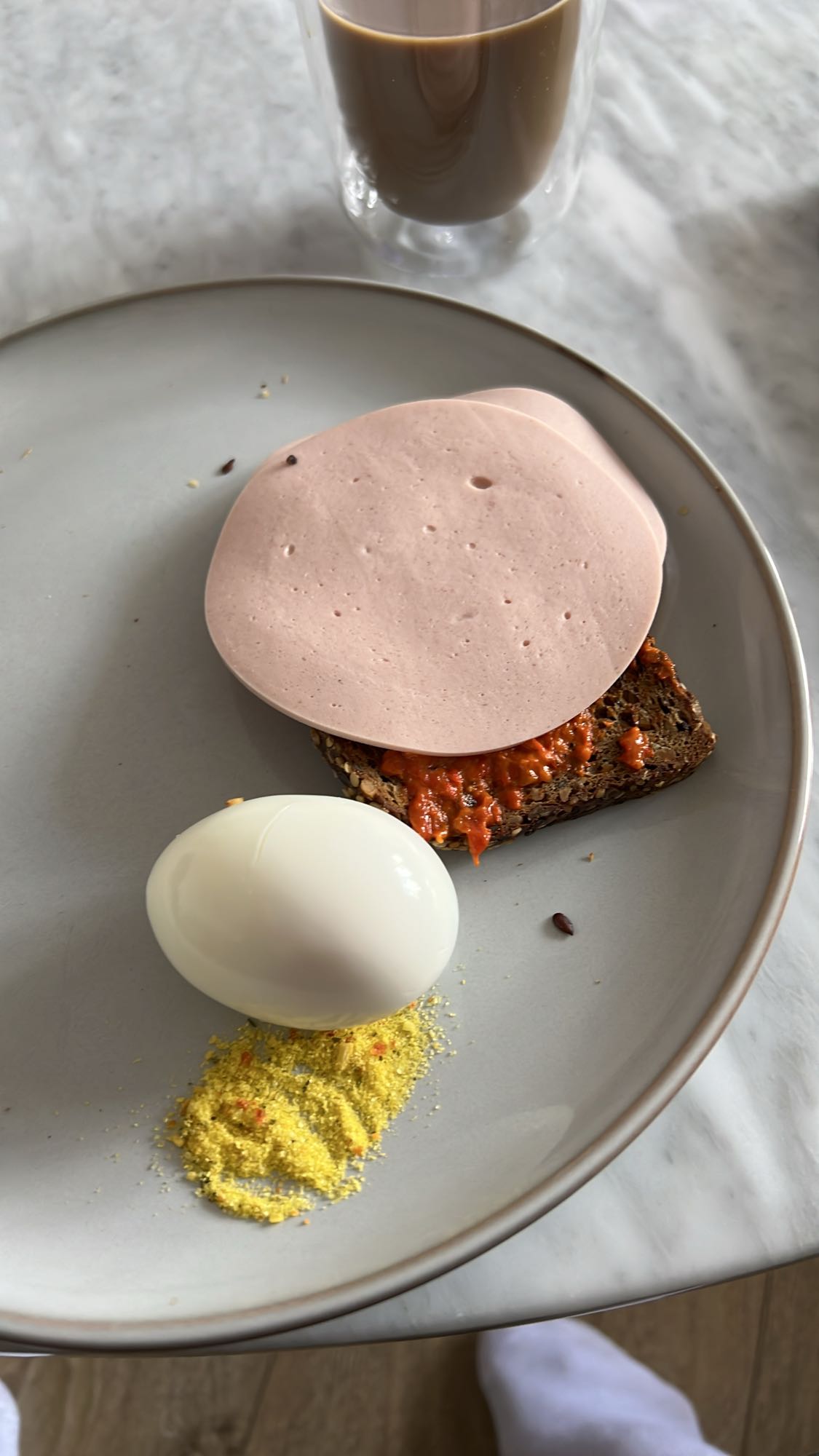 Ontbijt met ei en brood