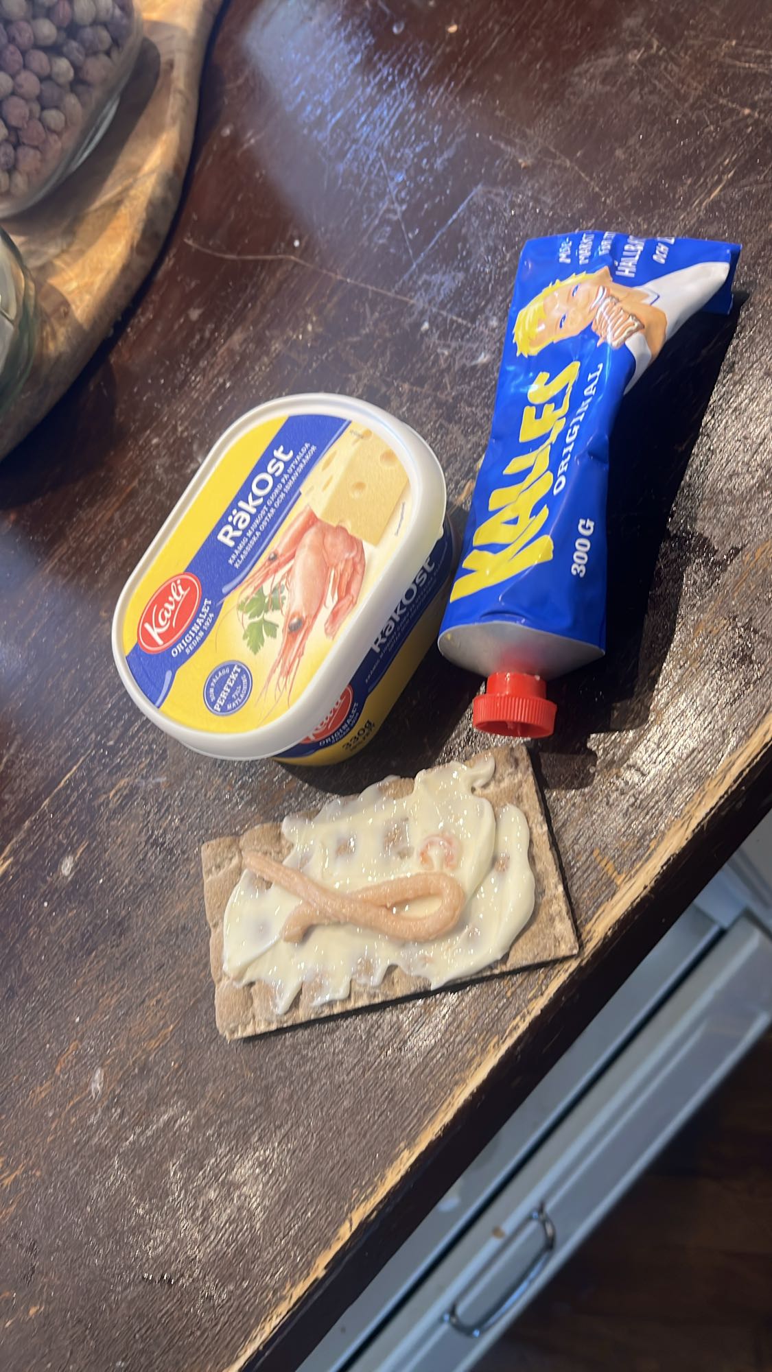 Knäckebröd med räkost