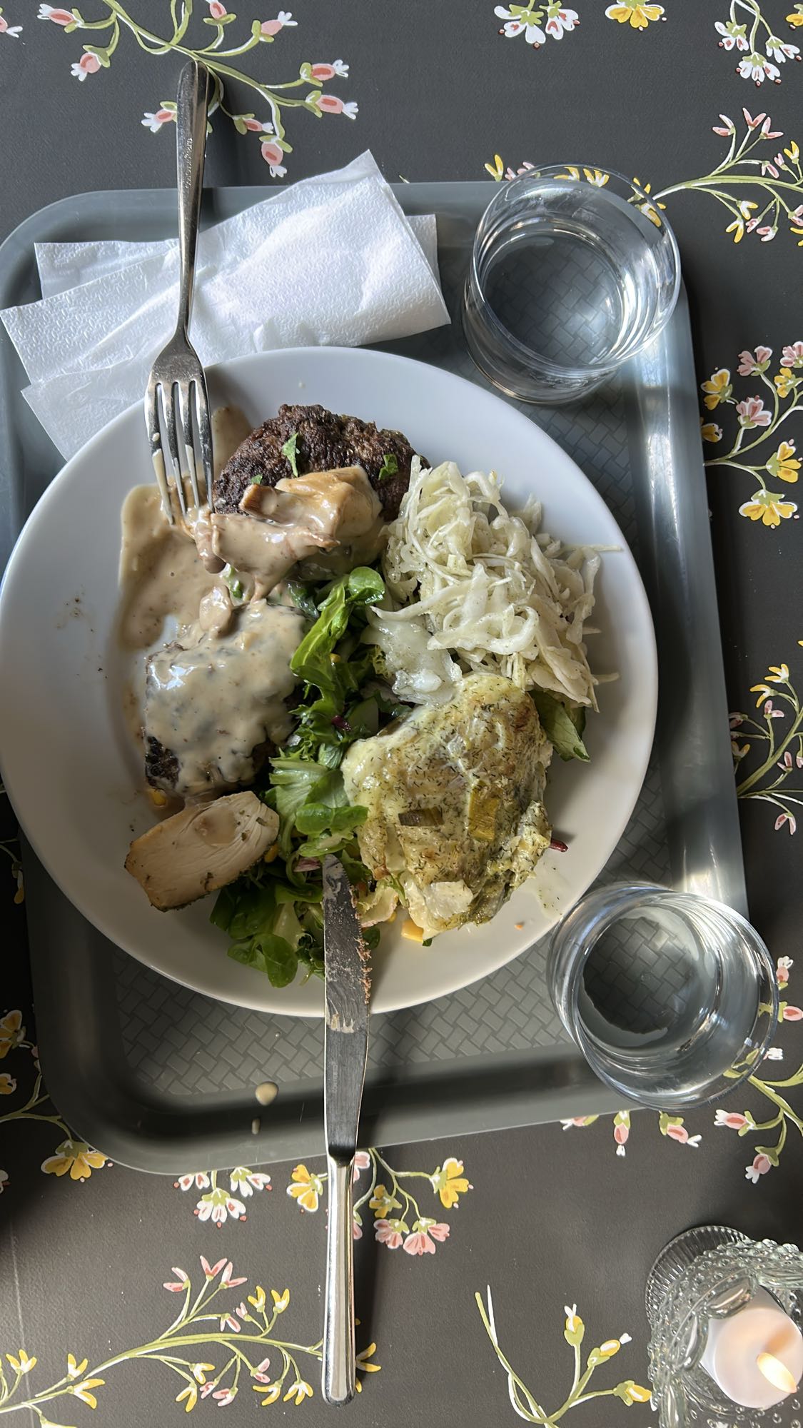 Biff, kyckling, pasta & sallad