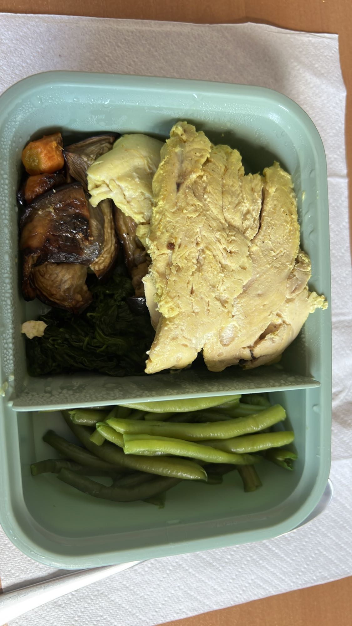 Tavuklu sebze tabağı