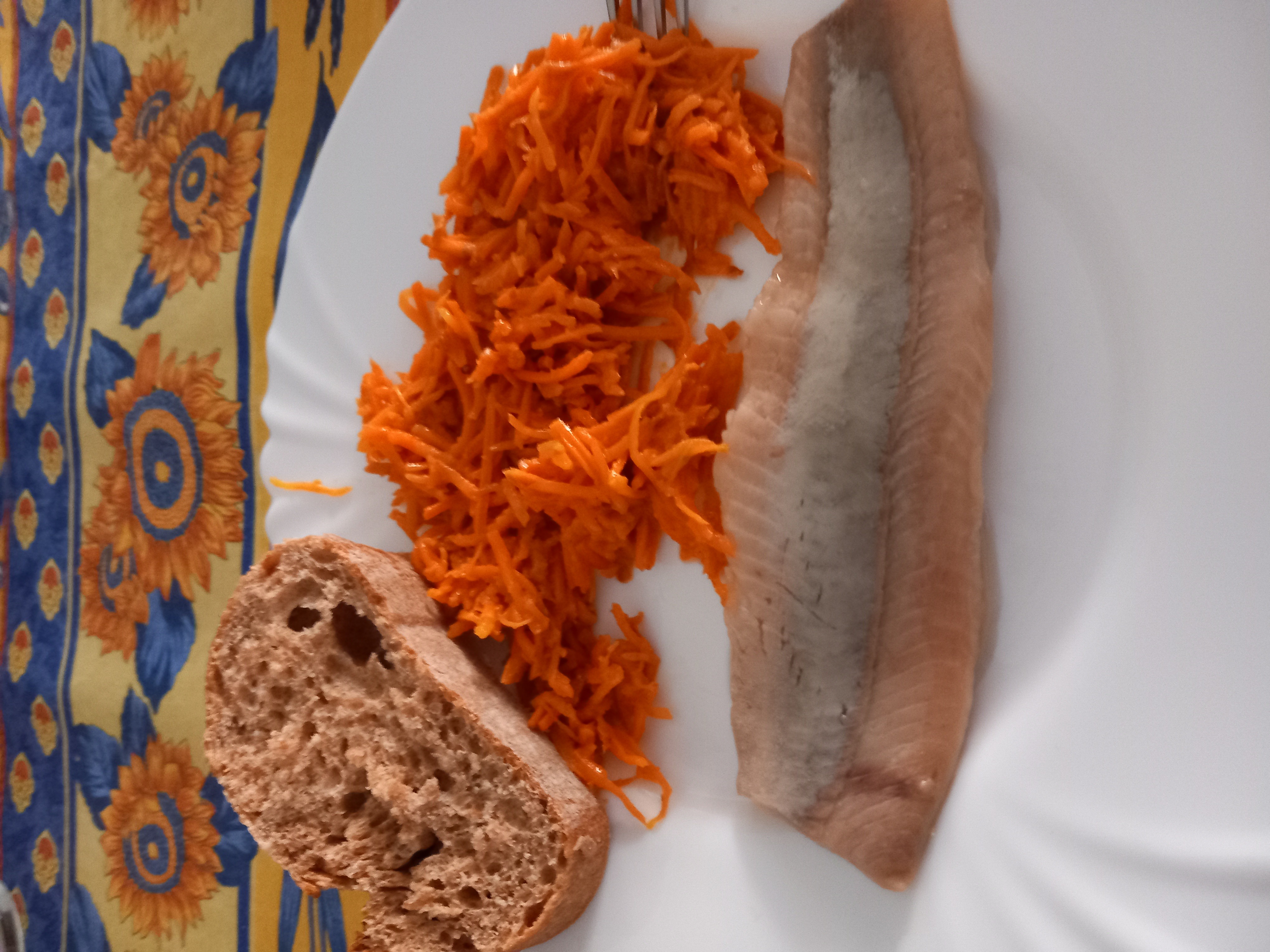 Poisson, carottes, pain