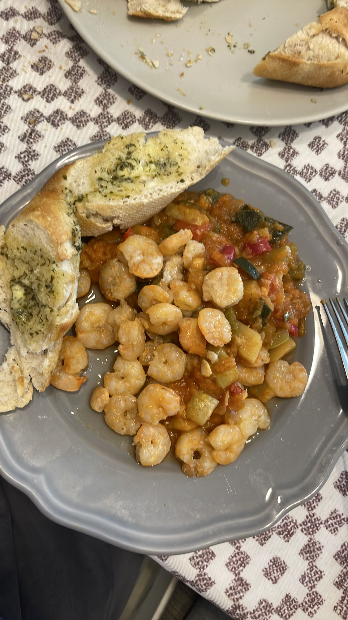 Creveți cu legume și pâine