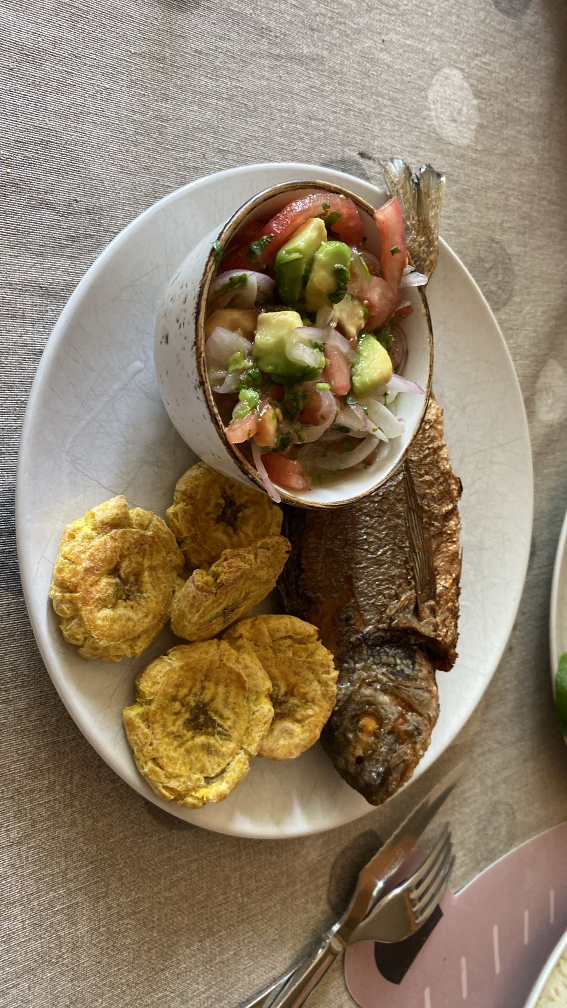 Pescado con tostones