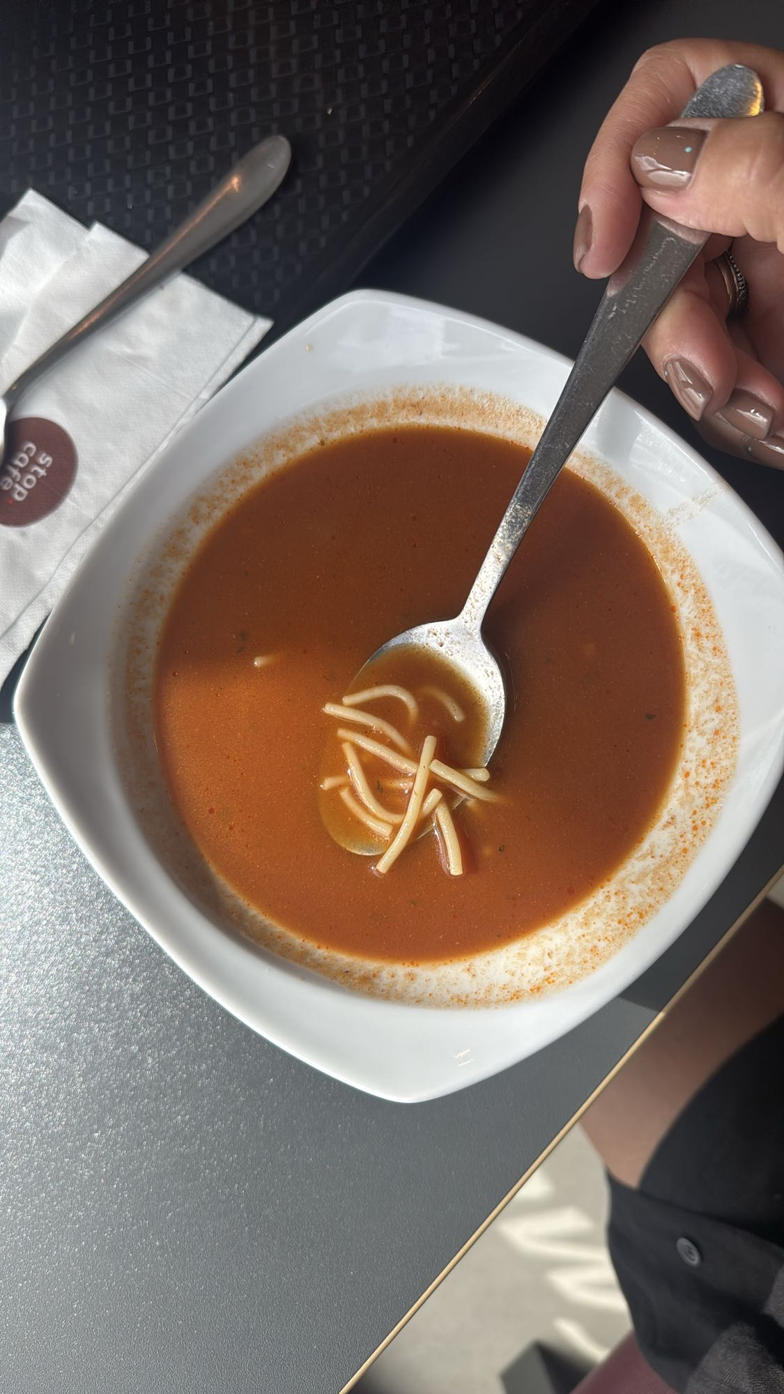 zupa pomidorowa z makaronem