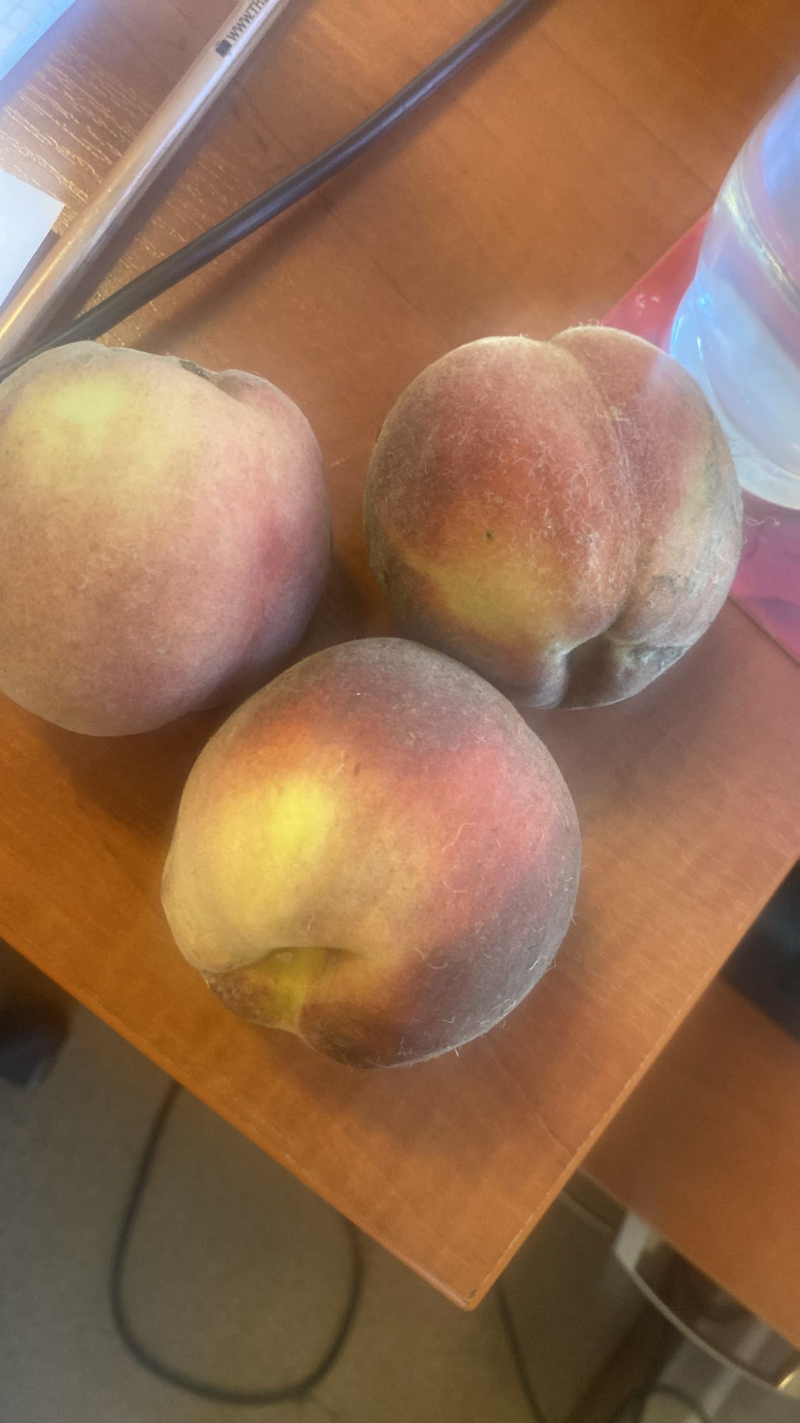 Świeże brzoskwinie