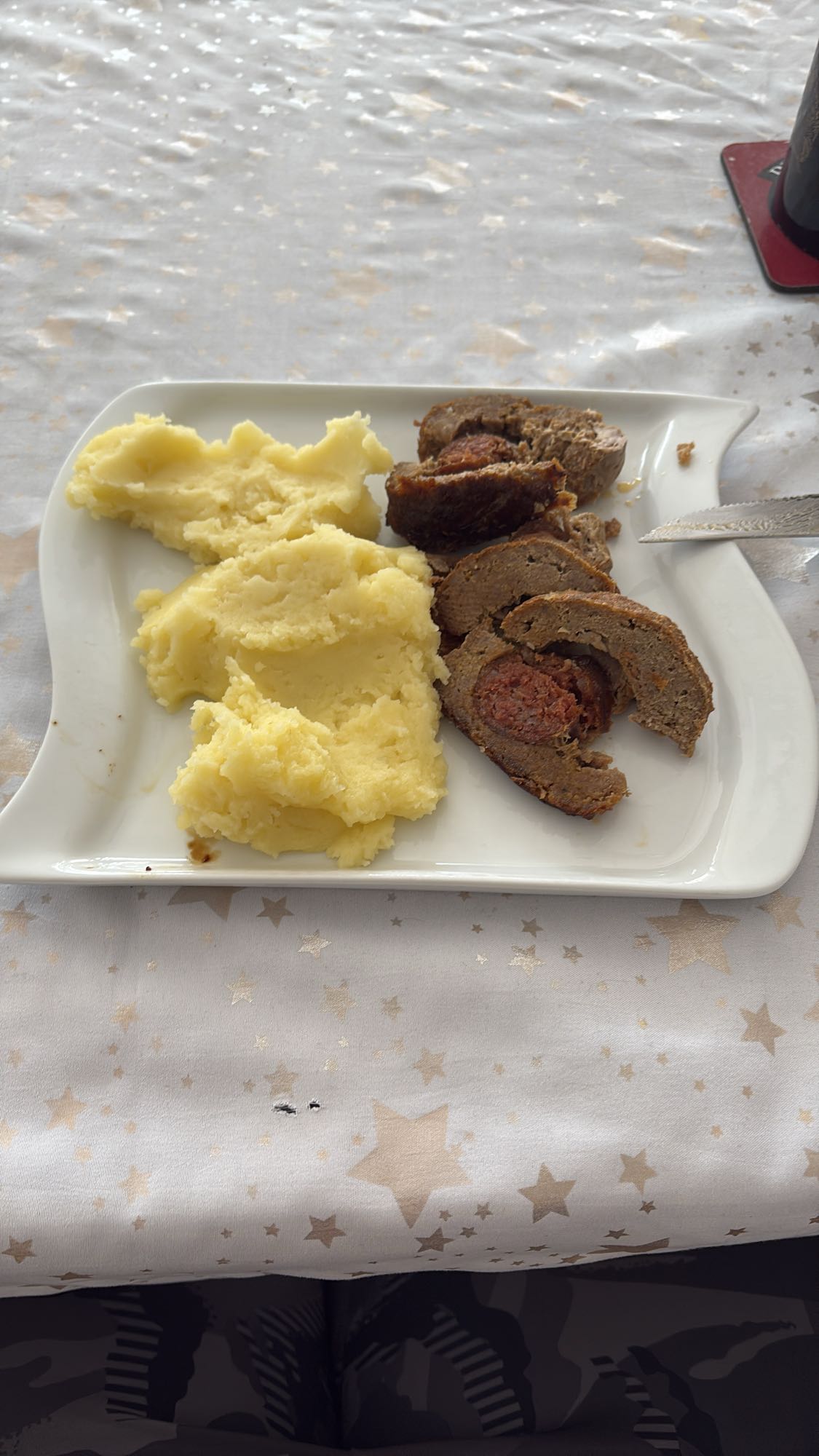 Hústekercs krumplipürével