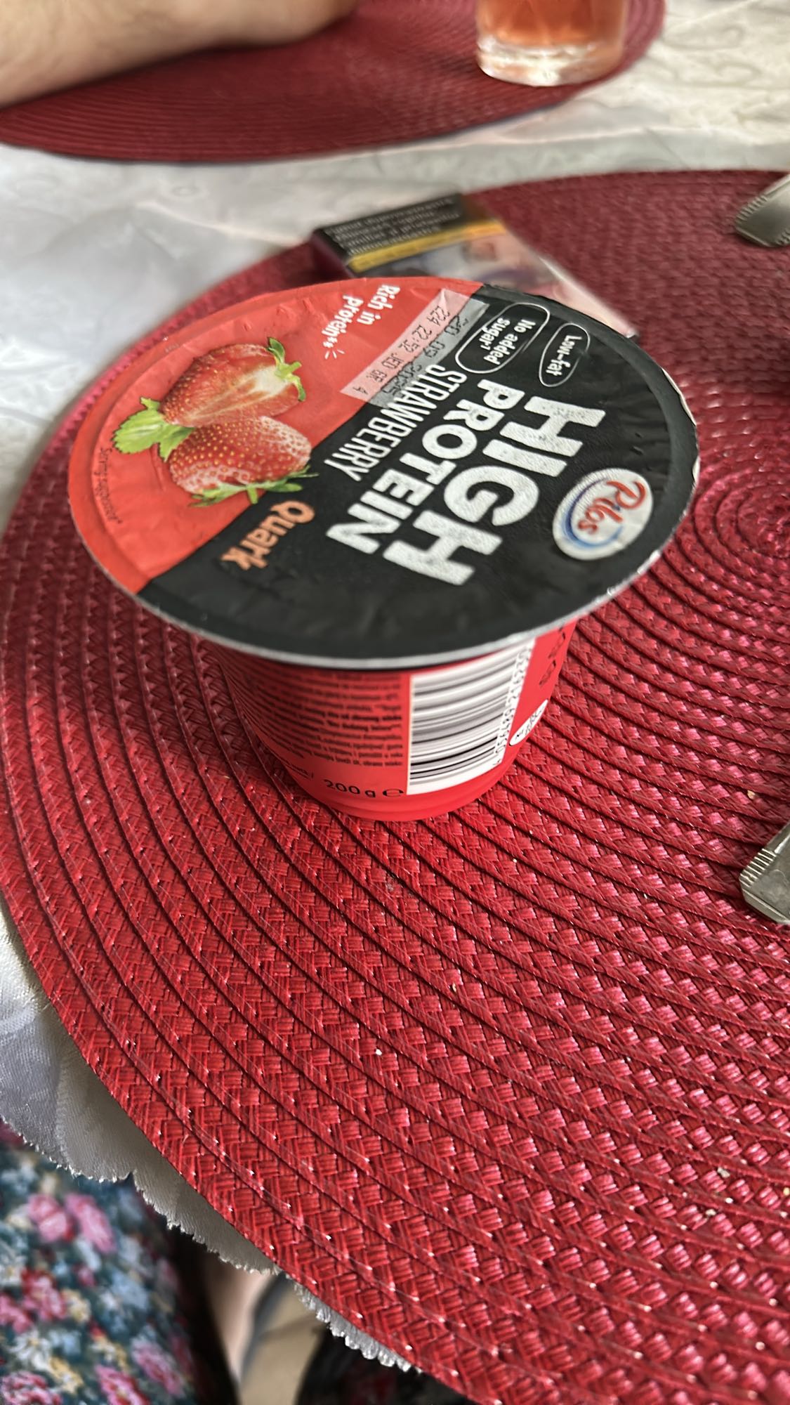 Iaurt proteic căpșuni