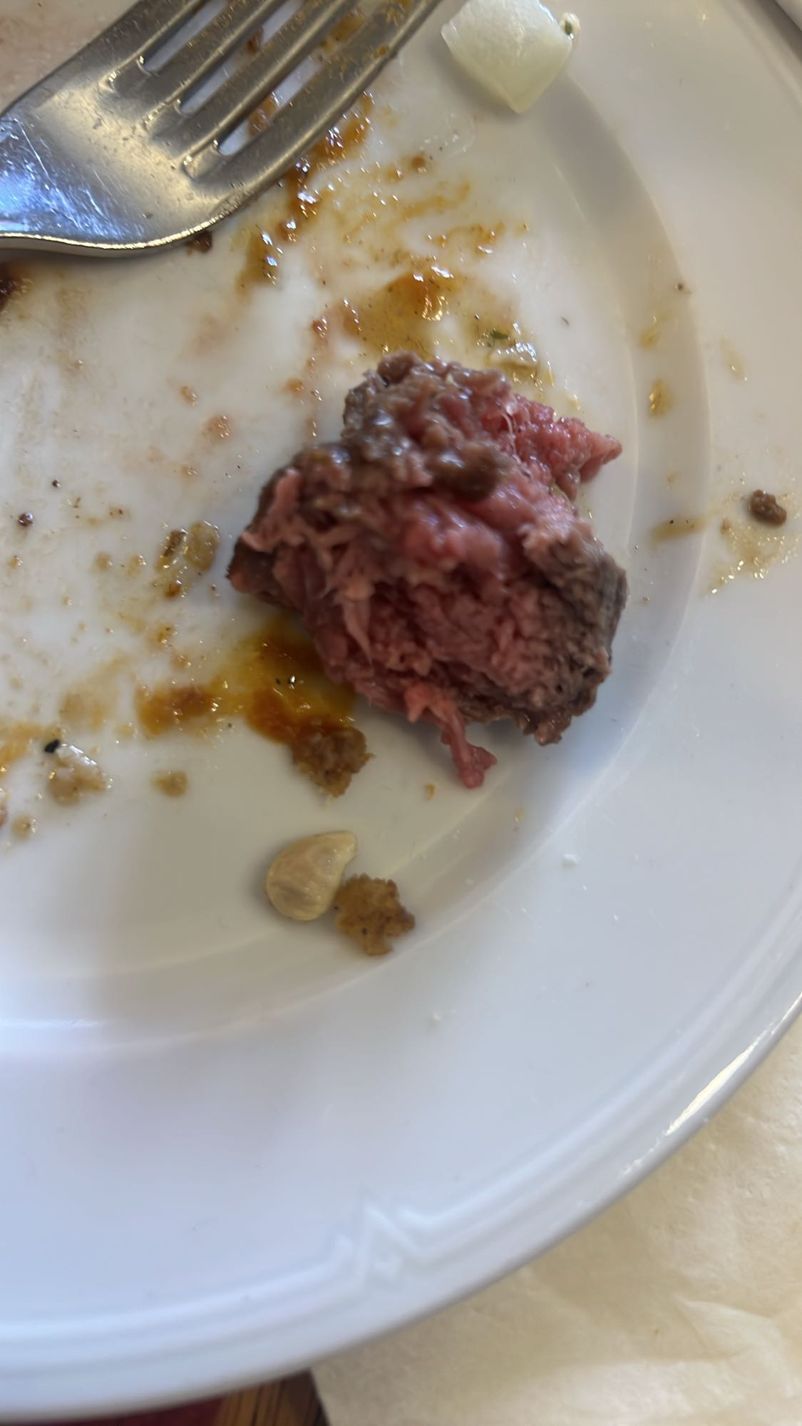 Bocado de carne y cebolla