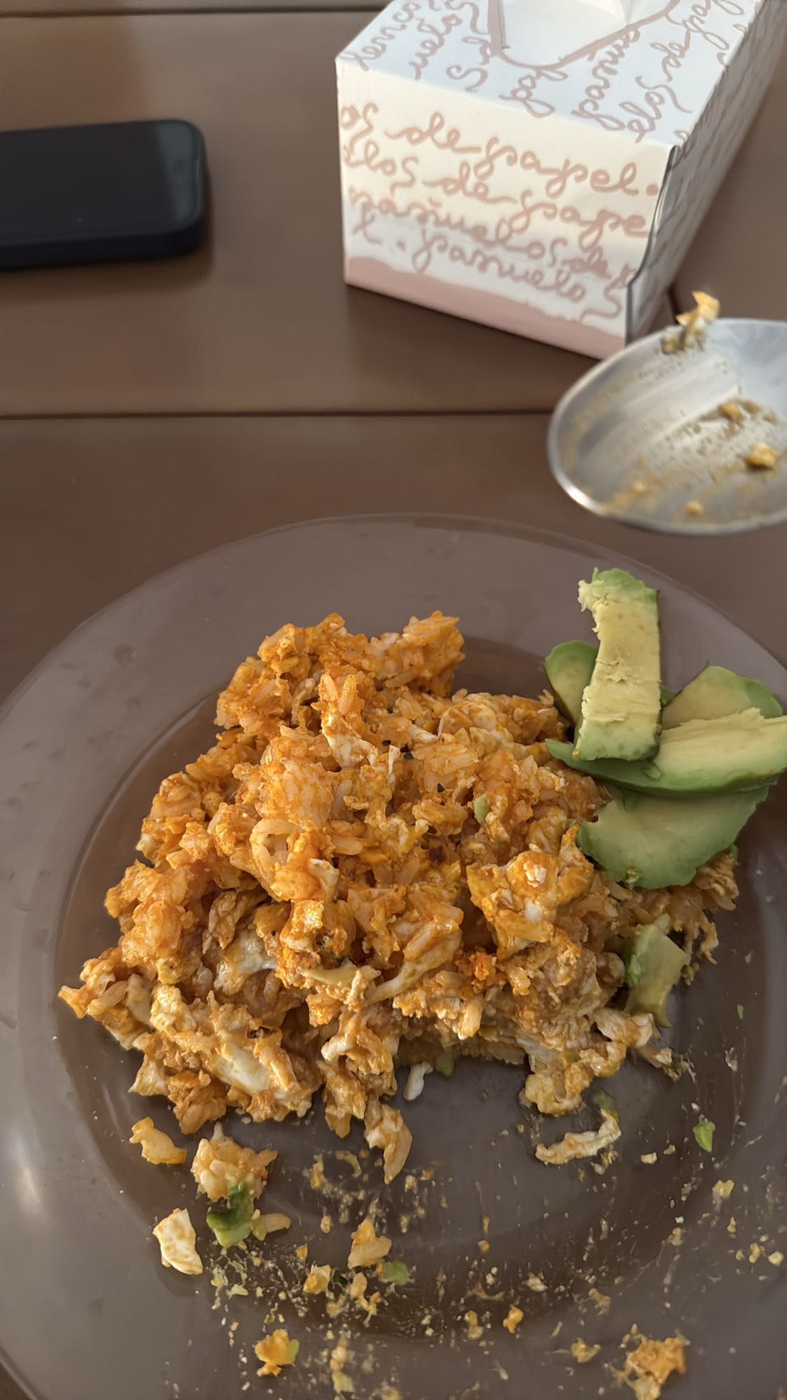 arroz con huevo y aguacate