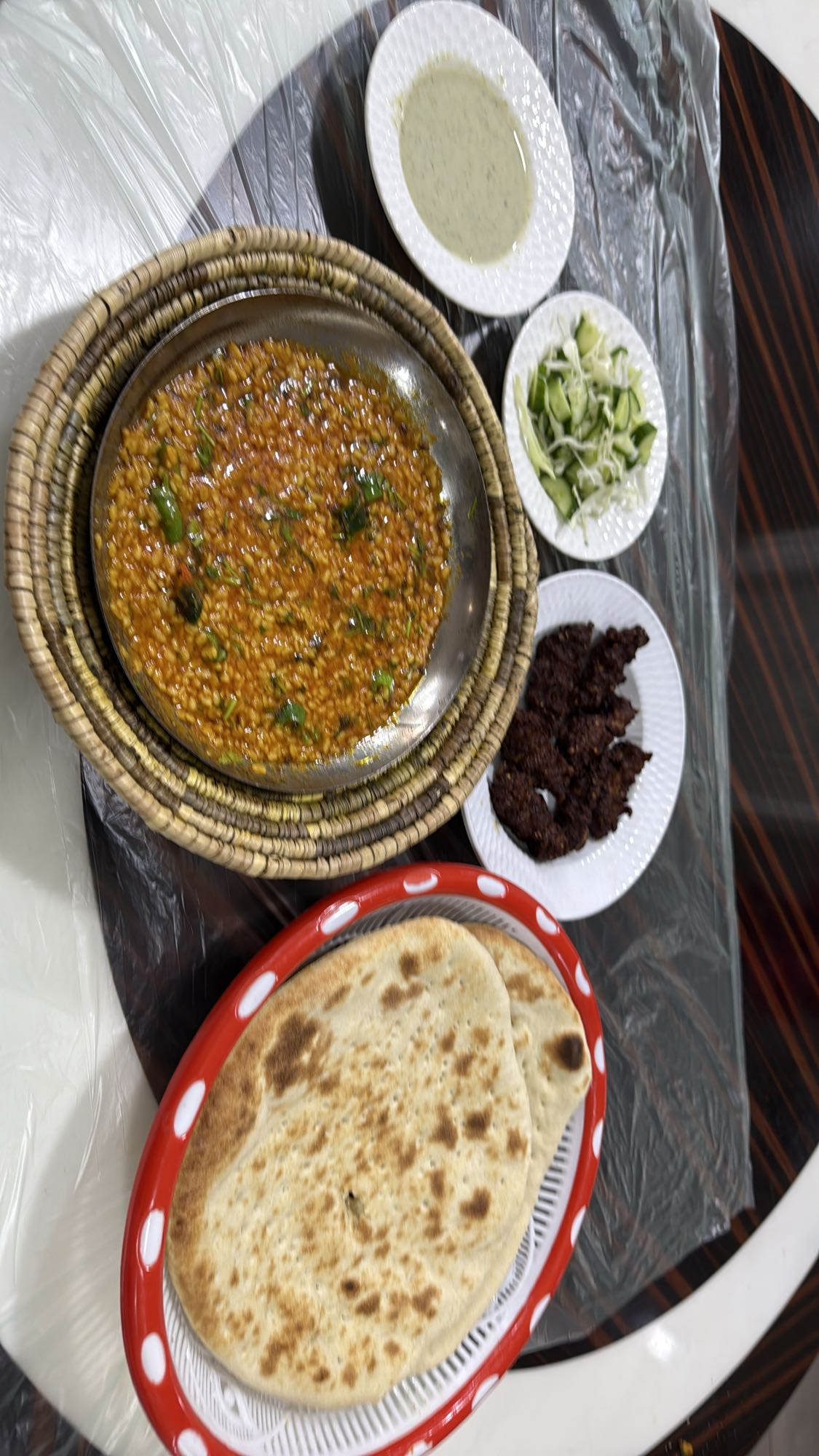 Lentil curry with naan