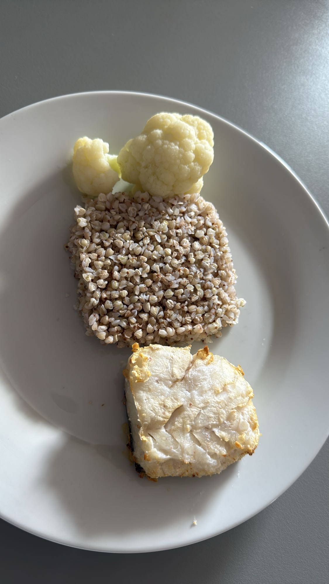 Pește cu hrișcă și conopidă