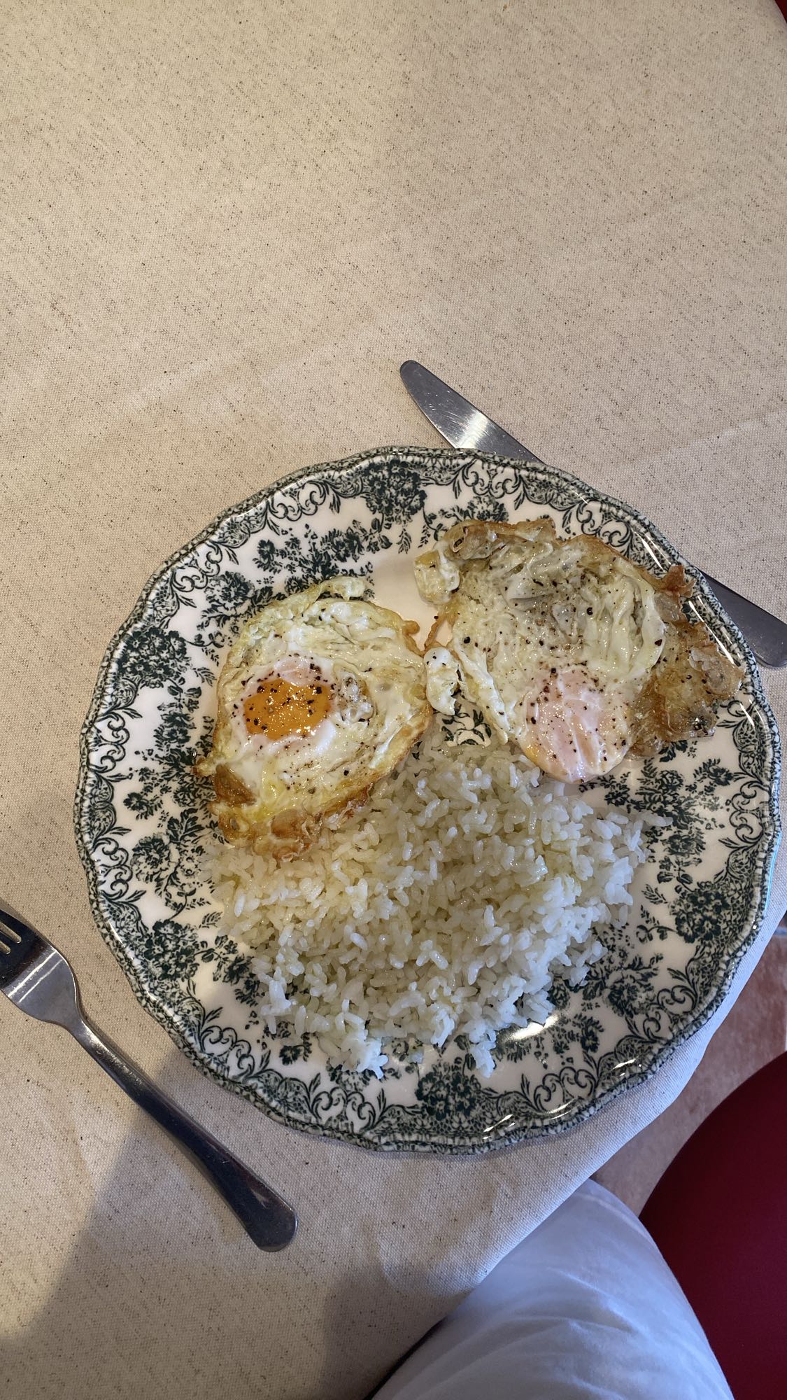 Arròs blanc amb ous fregits