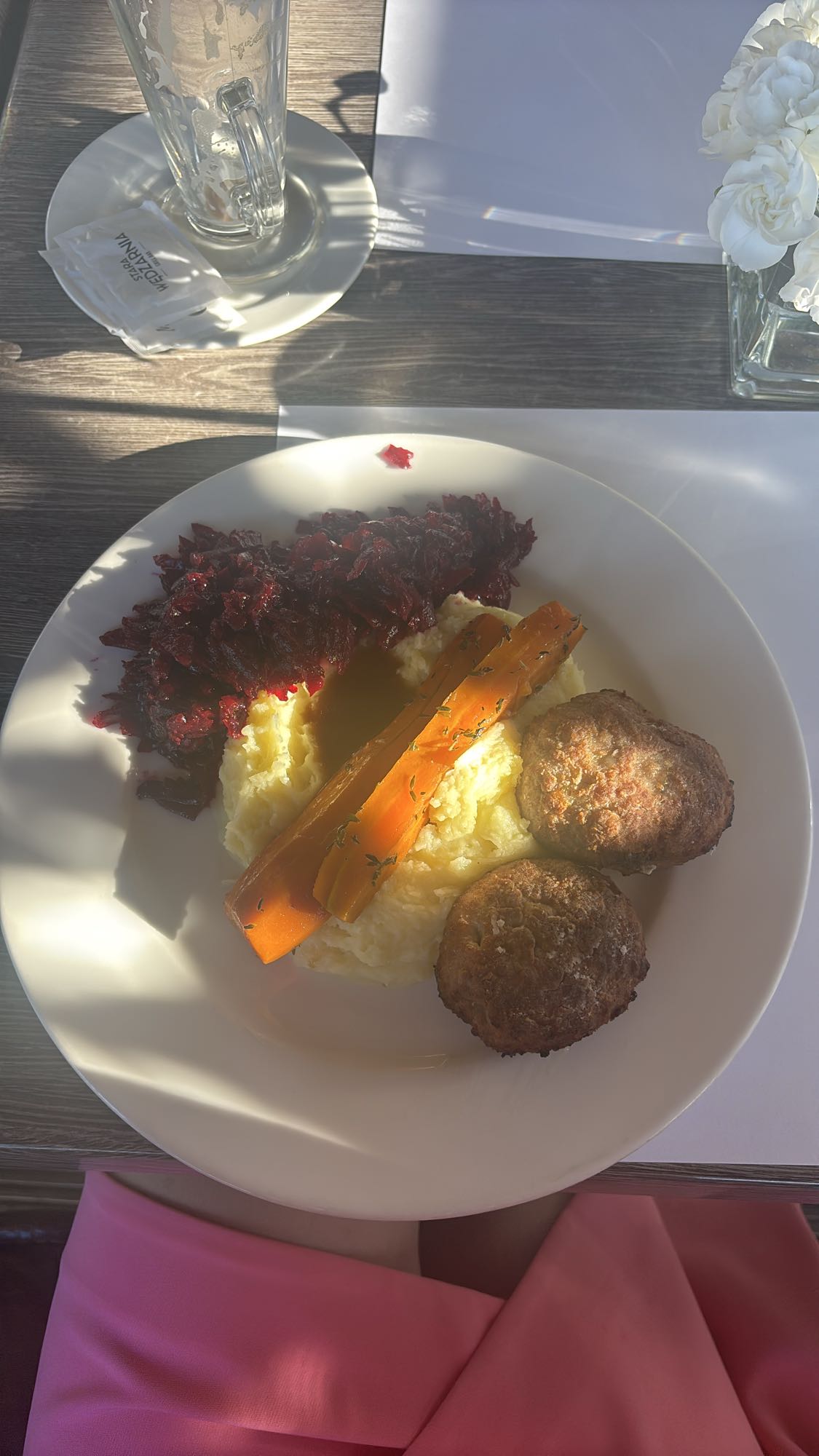 kotlety z puree i buraczkami