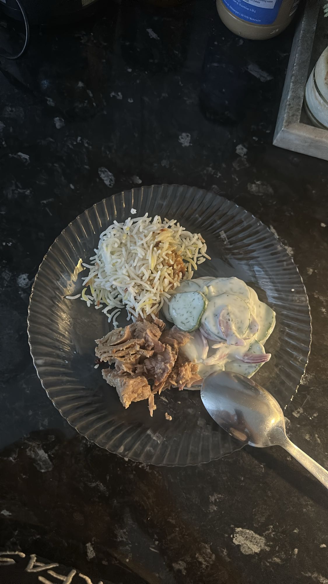 Ris med kött och sallad