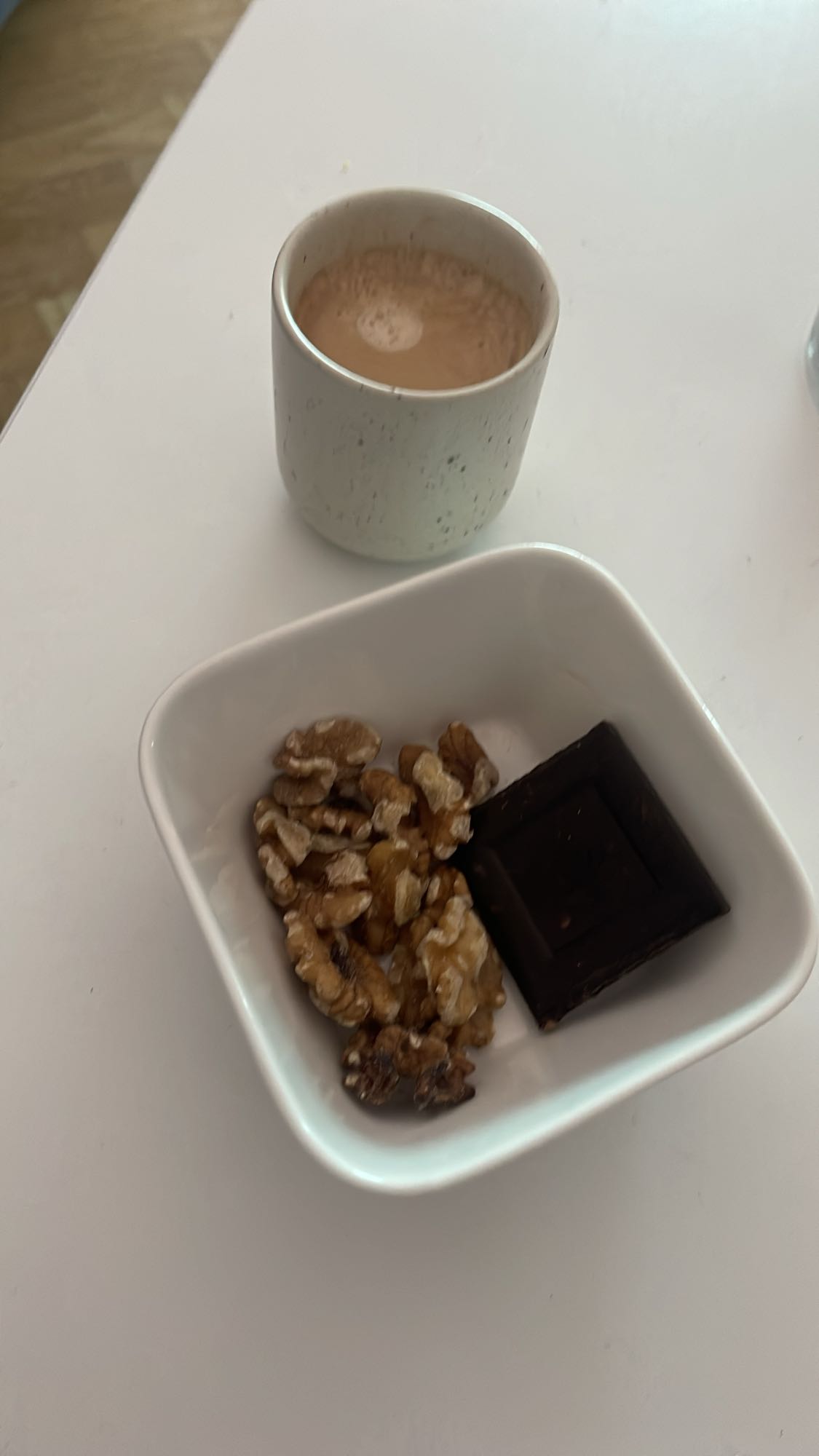 Noix, chocolat et café