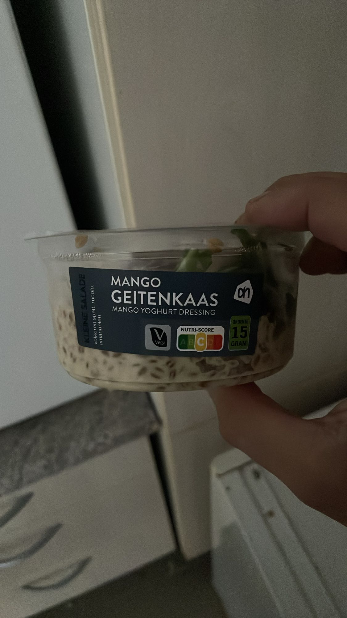 Sałatka mango z serem kozim