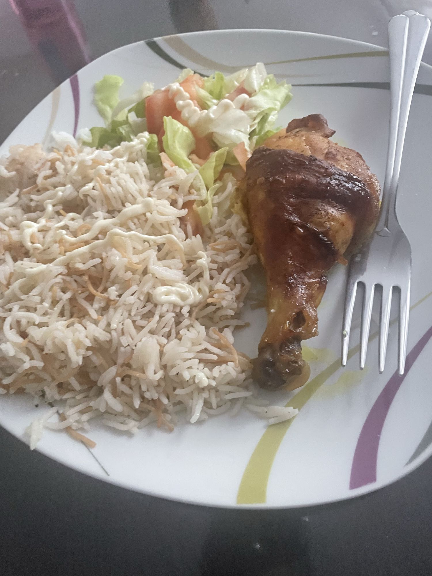 Rijst met kip en salade