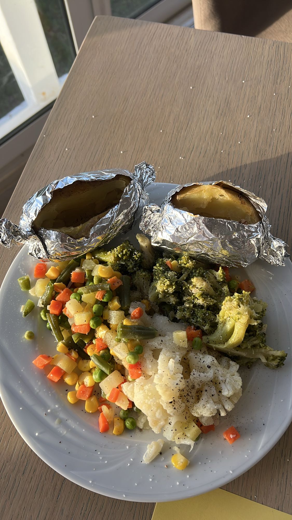 Warzywa z pieczonymi ziemniakami