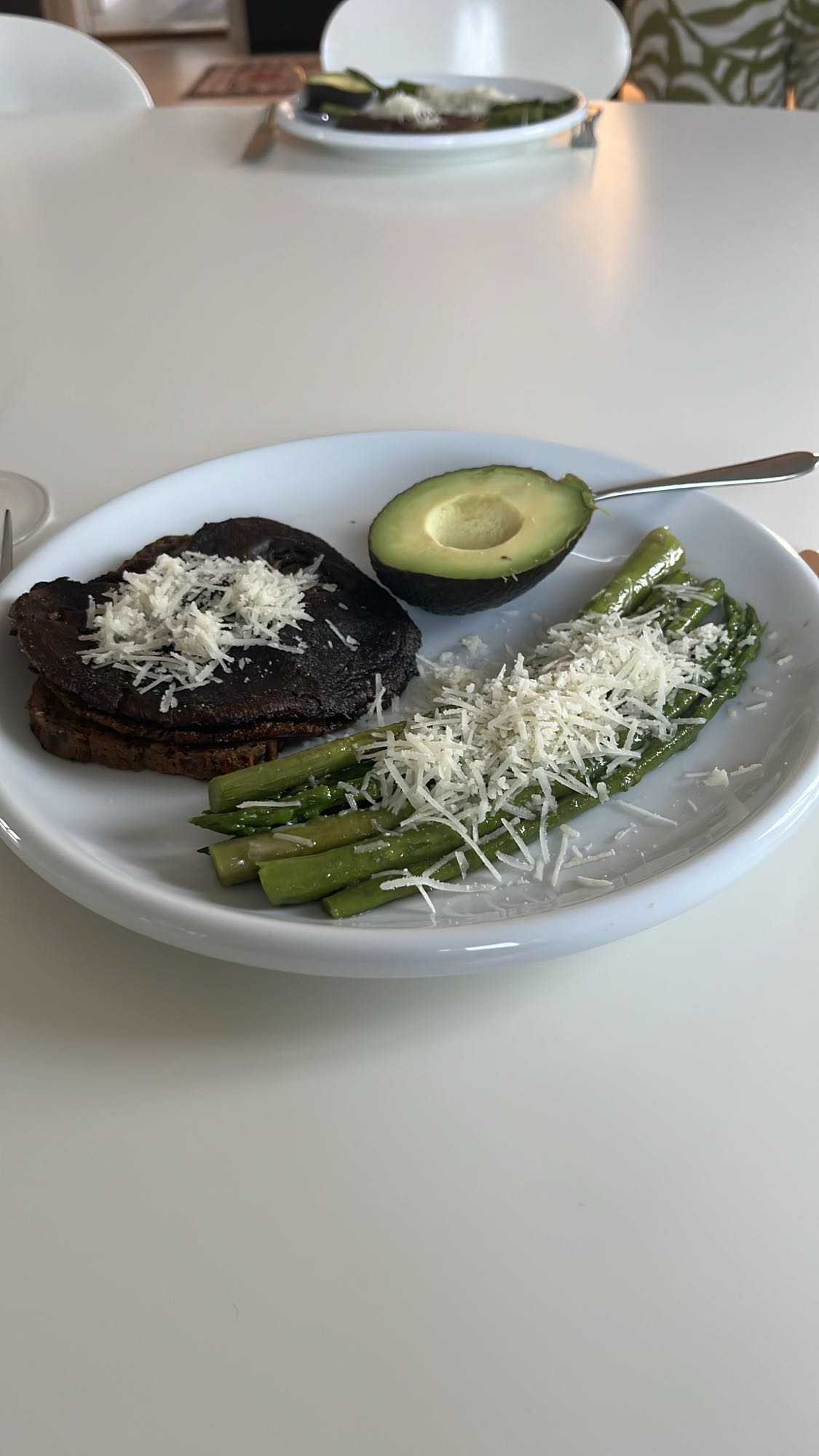 Portabello med sparris & avokado