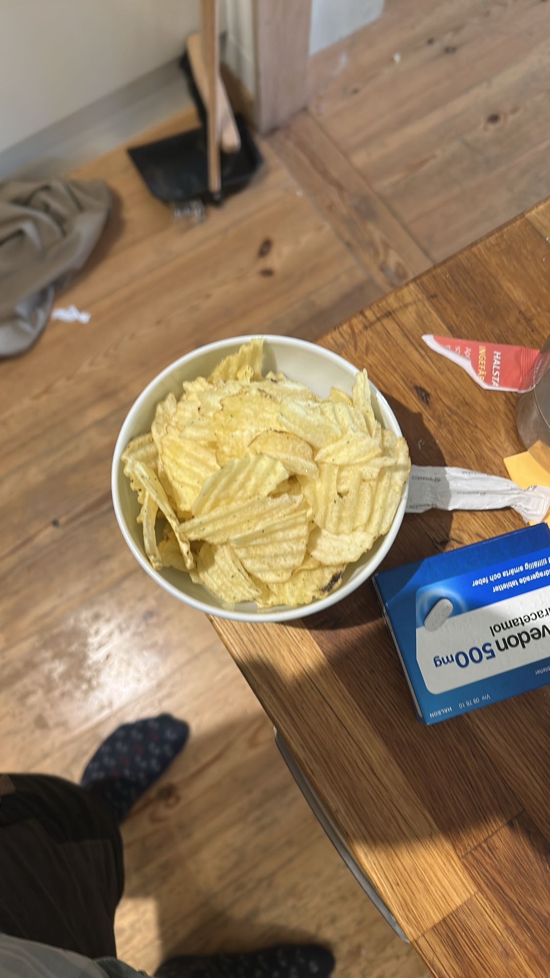 Skål med potatischips